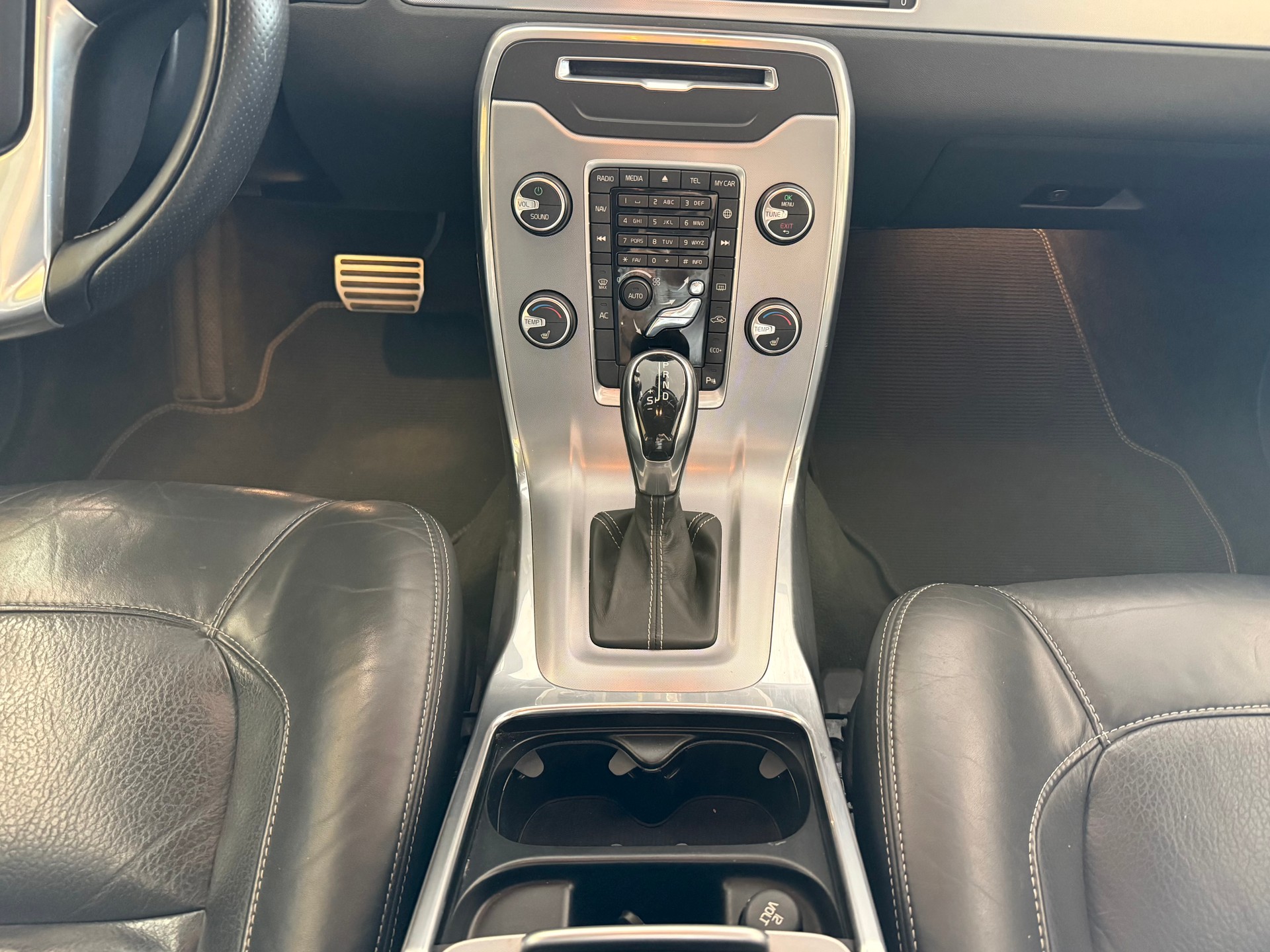 VOLVO V70 D2 Kinetic Dynamic Edition Geartronic-image-13