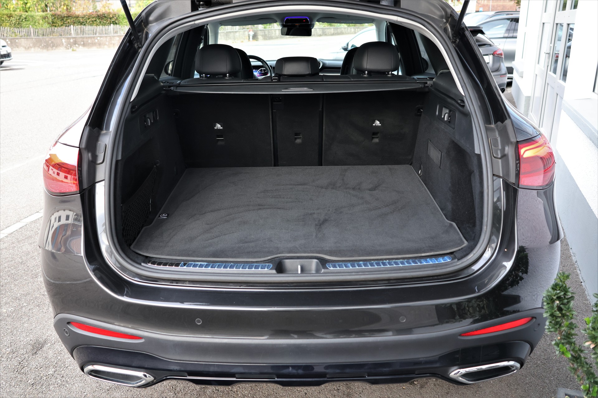 MERCEDES-BENZ GLC 220 d 4Matic 9G-Tronic AMG-Line (CH) + 2.5T AHK-image-18