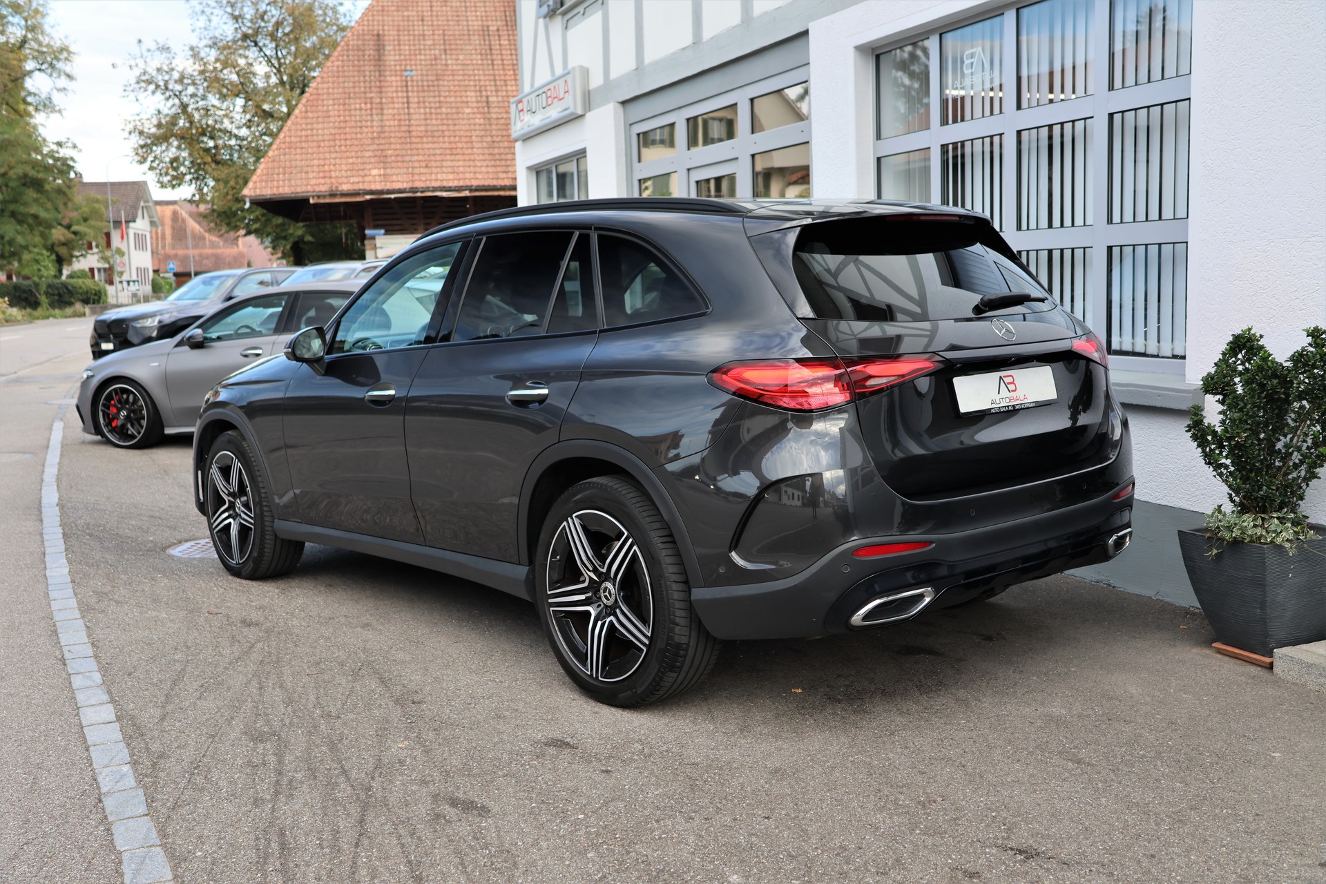 MERCEDES-BENZ GLC 220 d 4Matic 9G-Tronic AMG-Line (CH) + 2.5T AHK-image-7