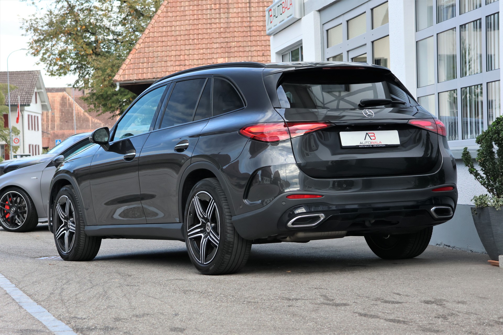 MERCEDES-BENZ GLC 220 d 4Matic 9G-Tronic AMG-Line (CH) + 2.5T AHK-image-2
