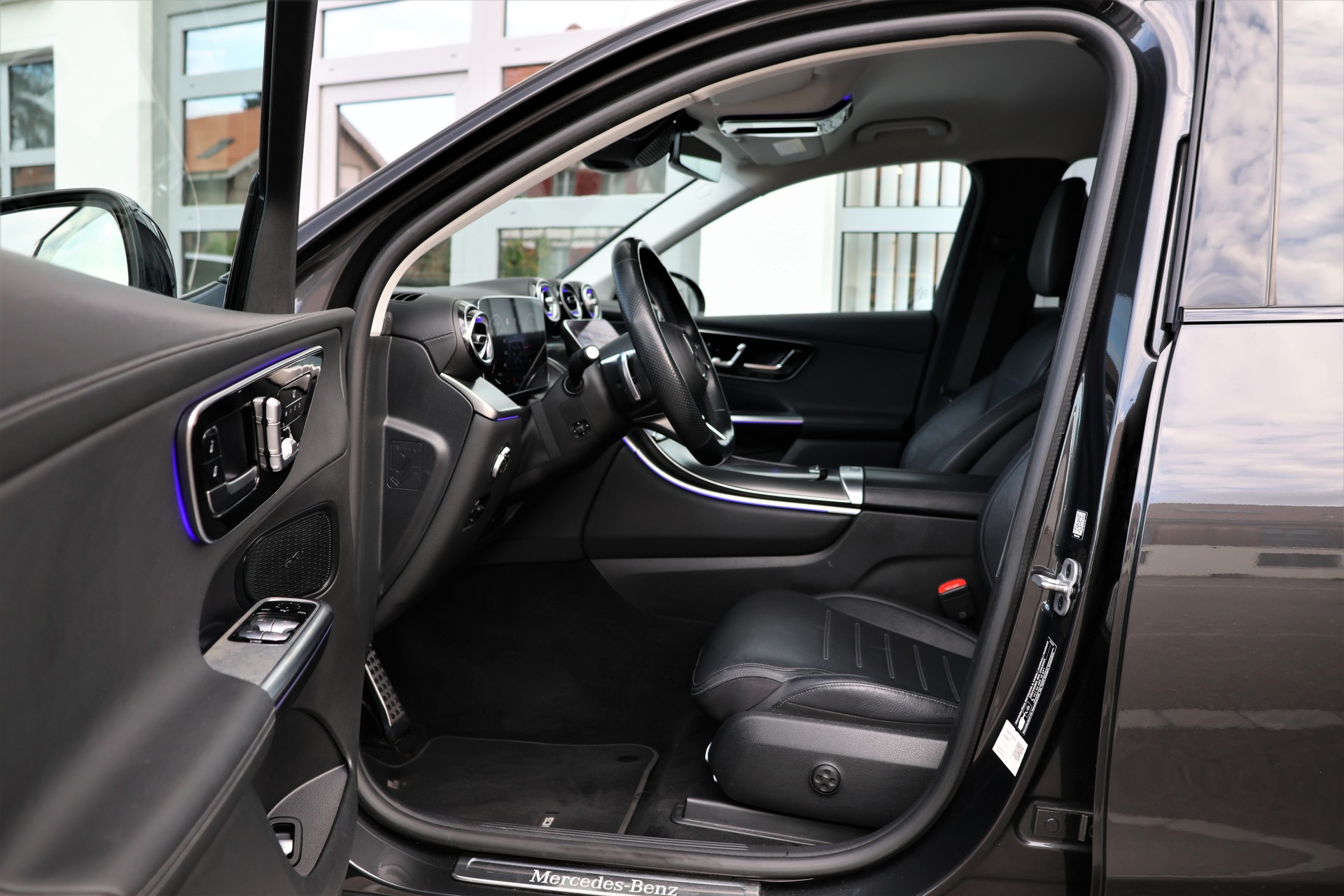 MERCEDES-BENZ GLC 220 d 4Matic 9G-Tronic AMG-Line (CH) + 2.5T AHK-image-9