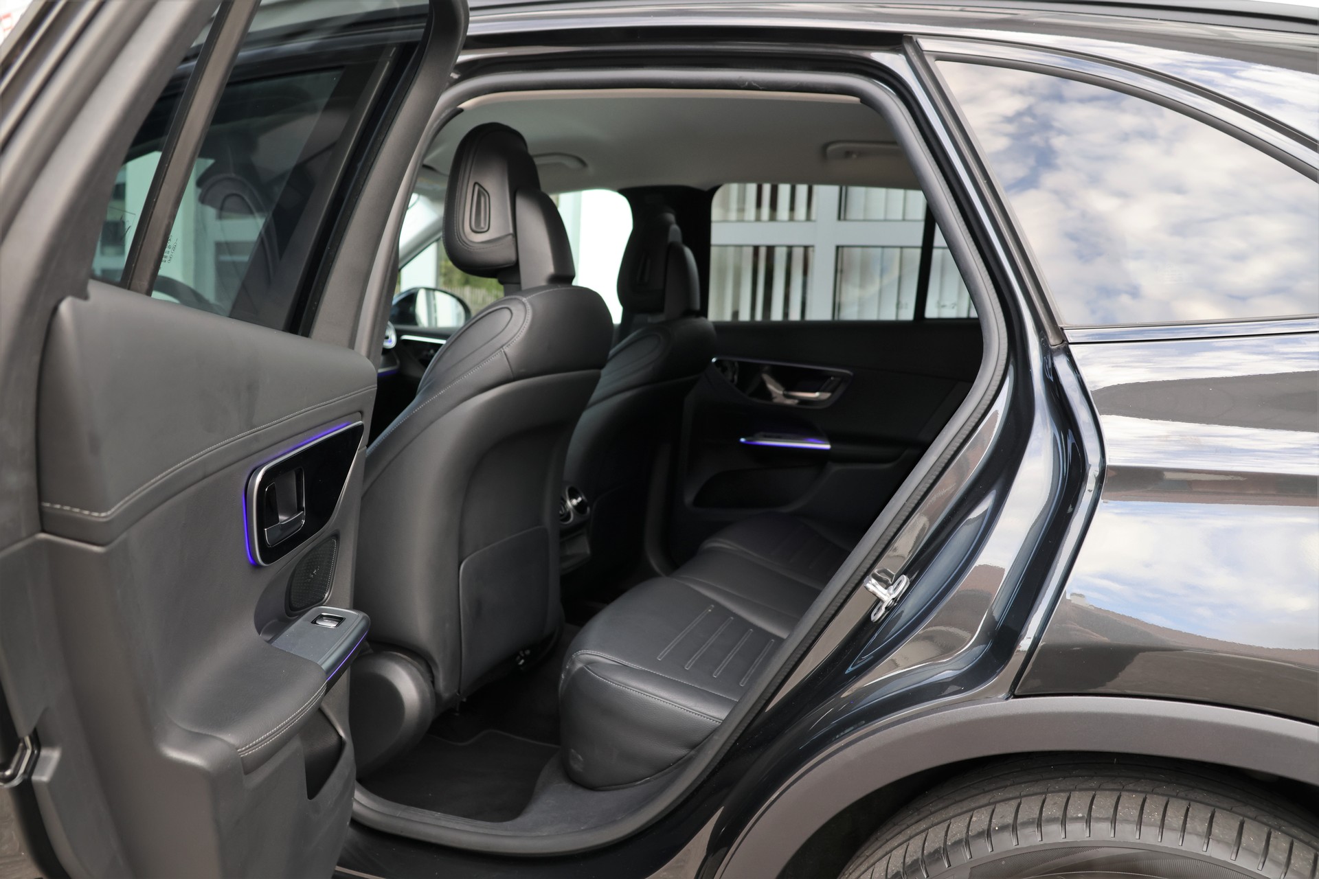 MERCEDES-BENZ GLC 220 d 4Matic 9G-Tronic AMG-Line (CH) + 2.5T AHK-image-13