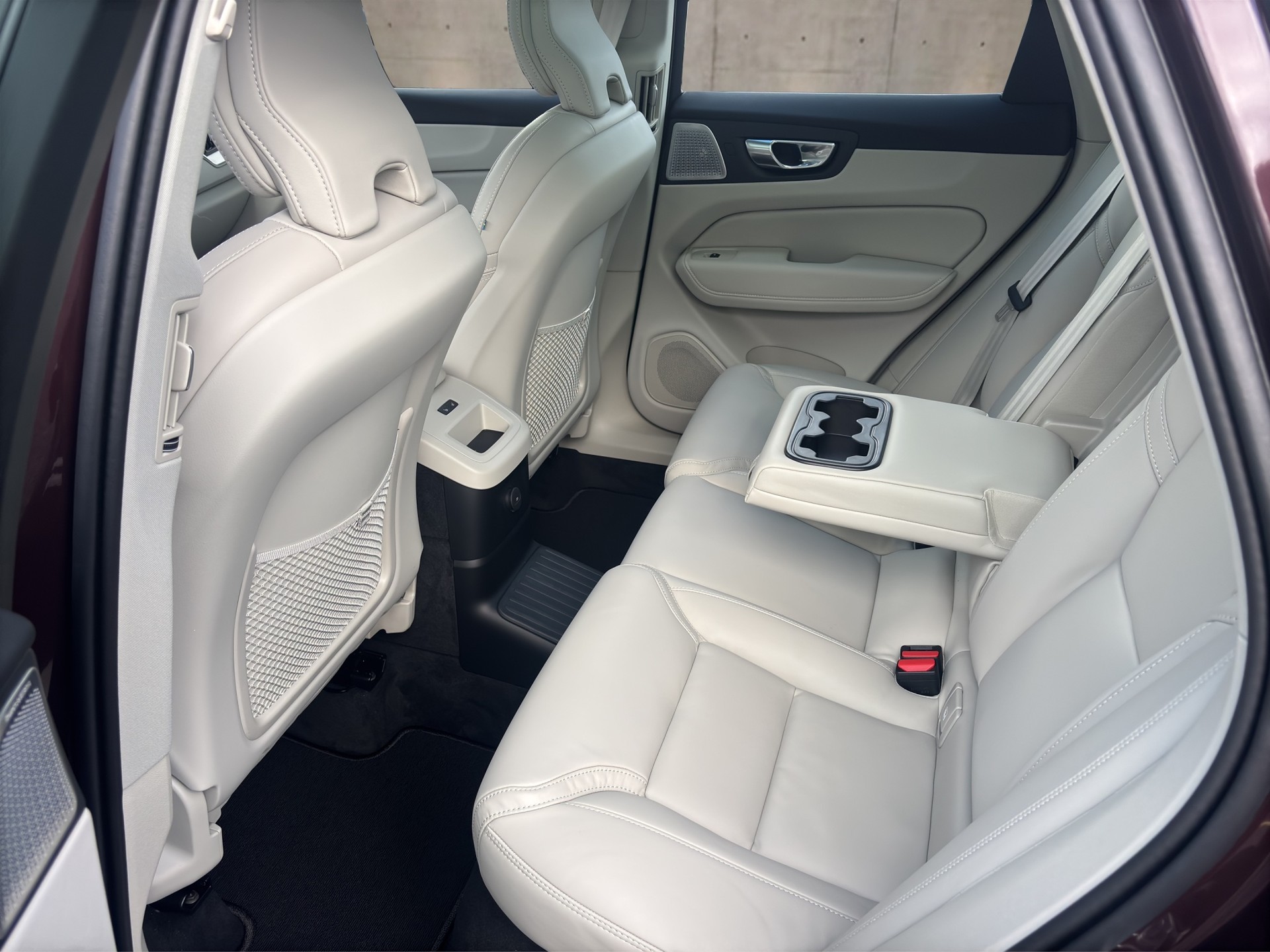 VOLVO XC60 2.0 T8 TE Ultra Dark eAWD-image-11