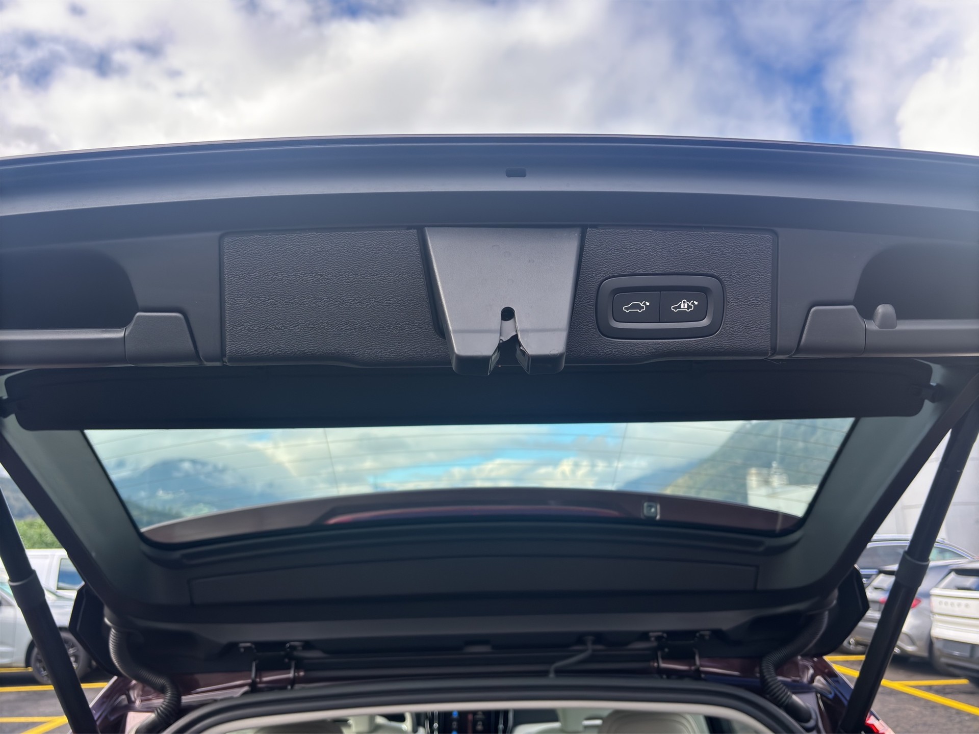 VOLVO XC60 2.0 T8 TE Ultra Dark eAWD-image-18