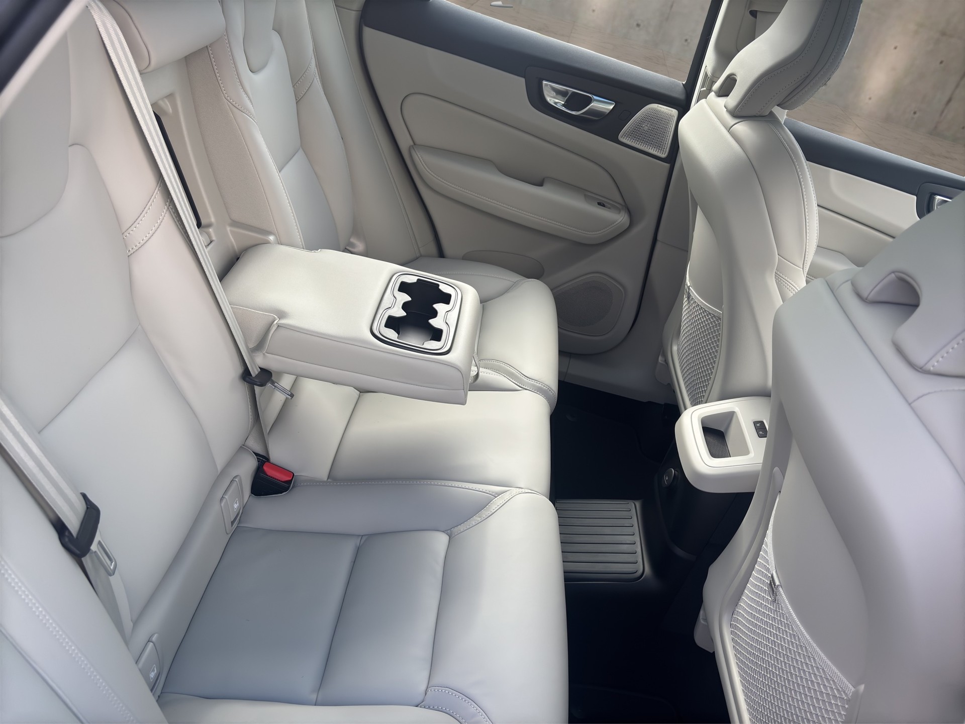 VOLVO XC60 2.0 T8 TE Ultra Dark eAWD-image-16