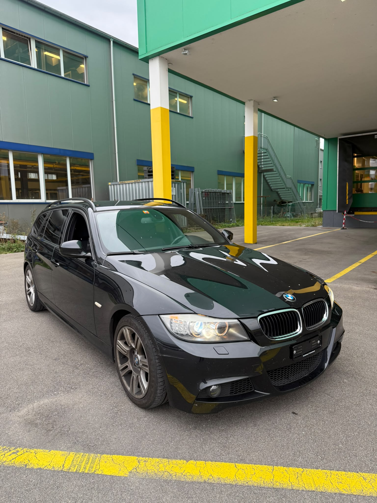 BMW 320i Touring Steptronic-image-0