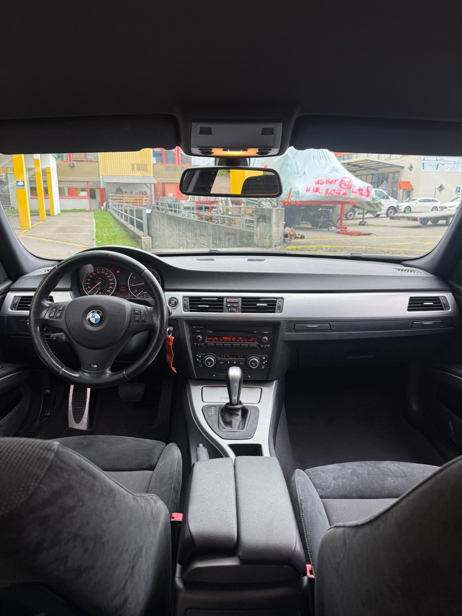 BMW 320i Touring Steptronic-image-9