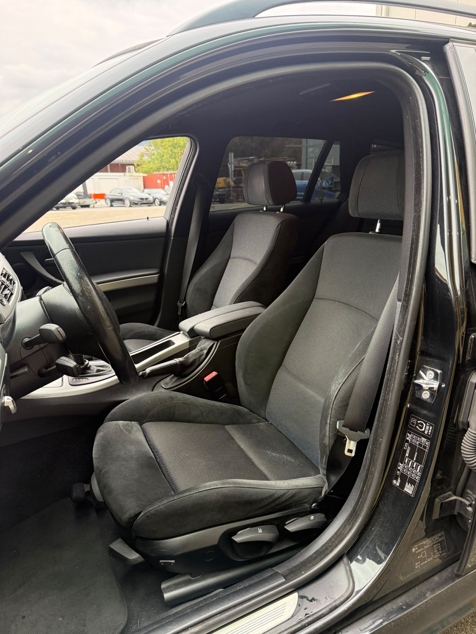 BMW 320i Touring Steptronic-image-8