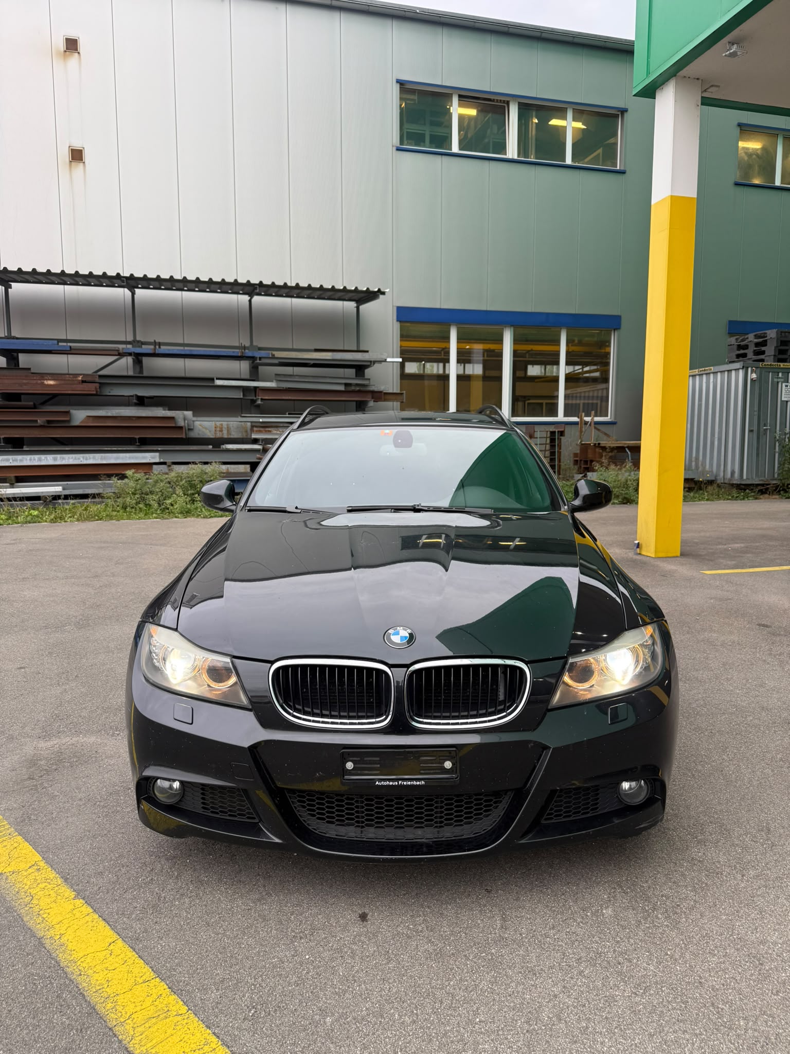 BMW 320i Touring Steptronic-image-1