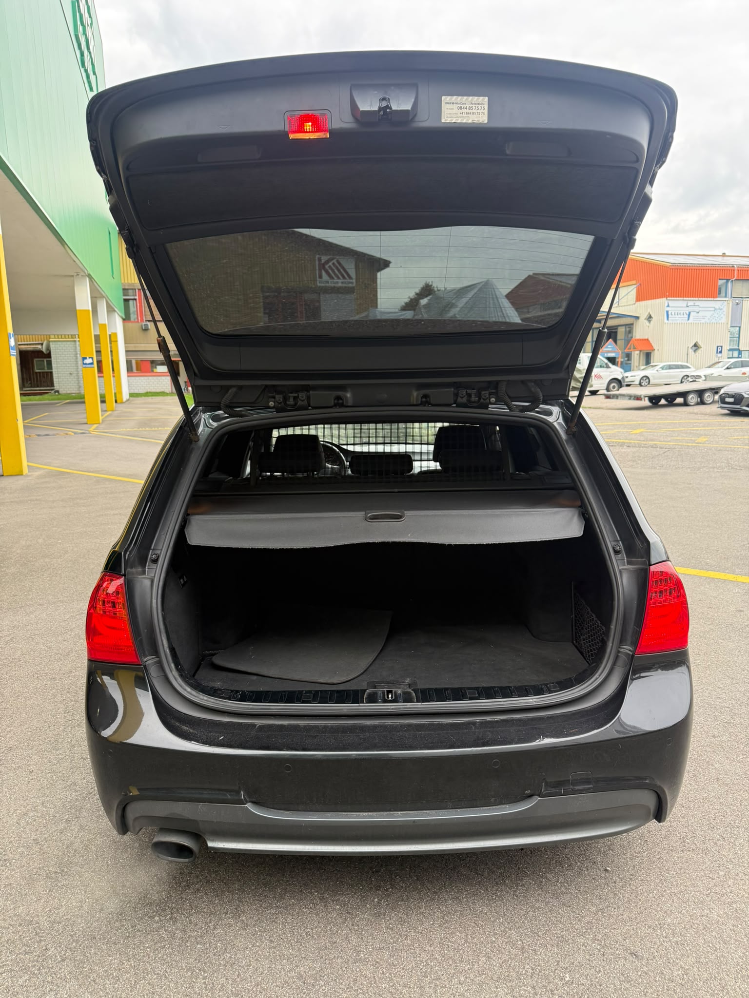 BMW 320i Touring Steptronic-image-14