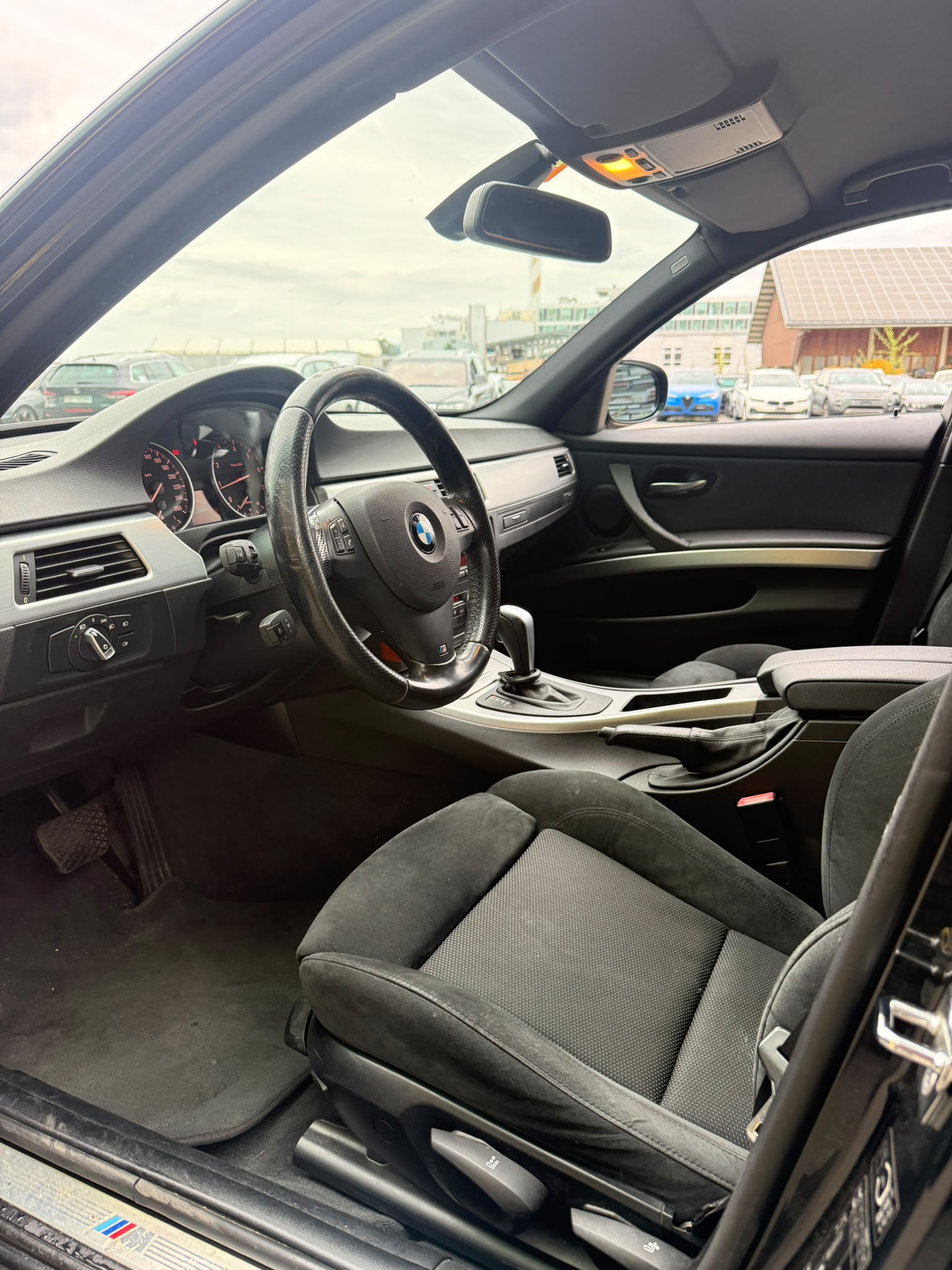 BMW 320i Touring Steptronic-image-12
