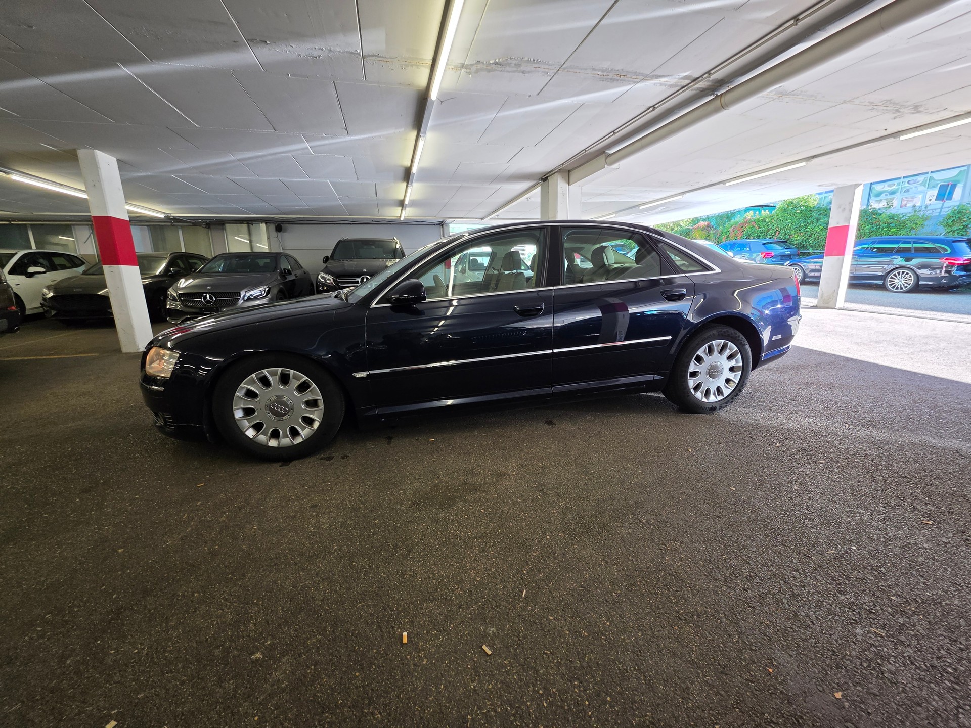 AUDI A8 4.2 quattro tiptronic-image-4