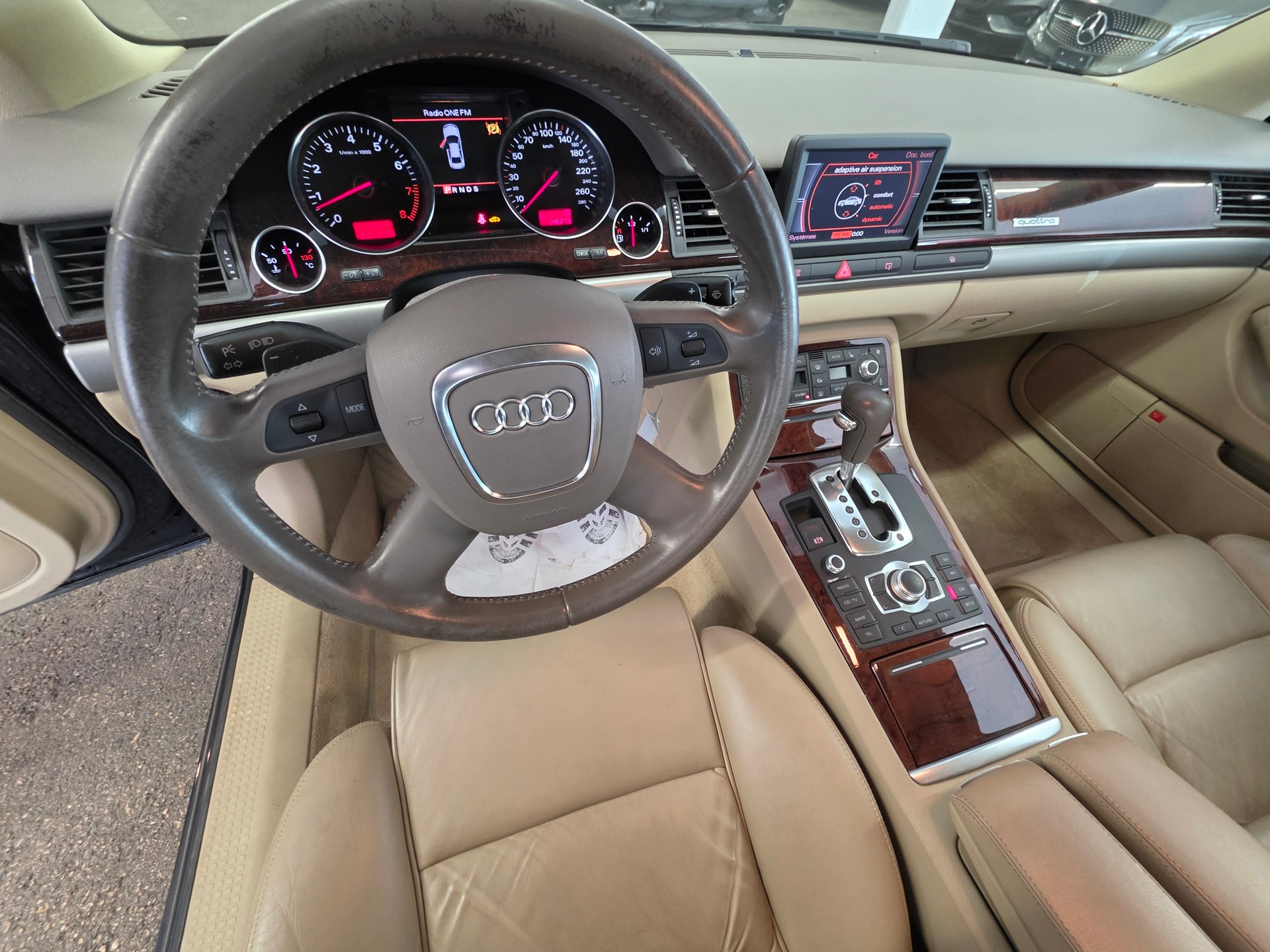 AUDI A8 4.2 quattro tiptronic-image-12