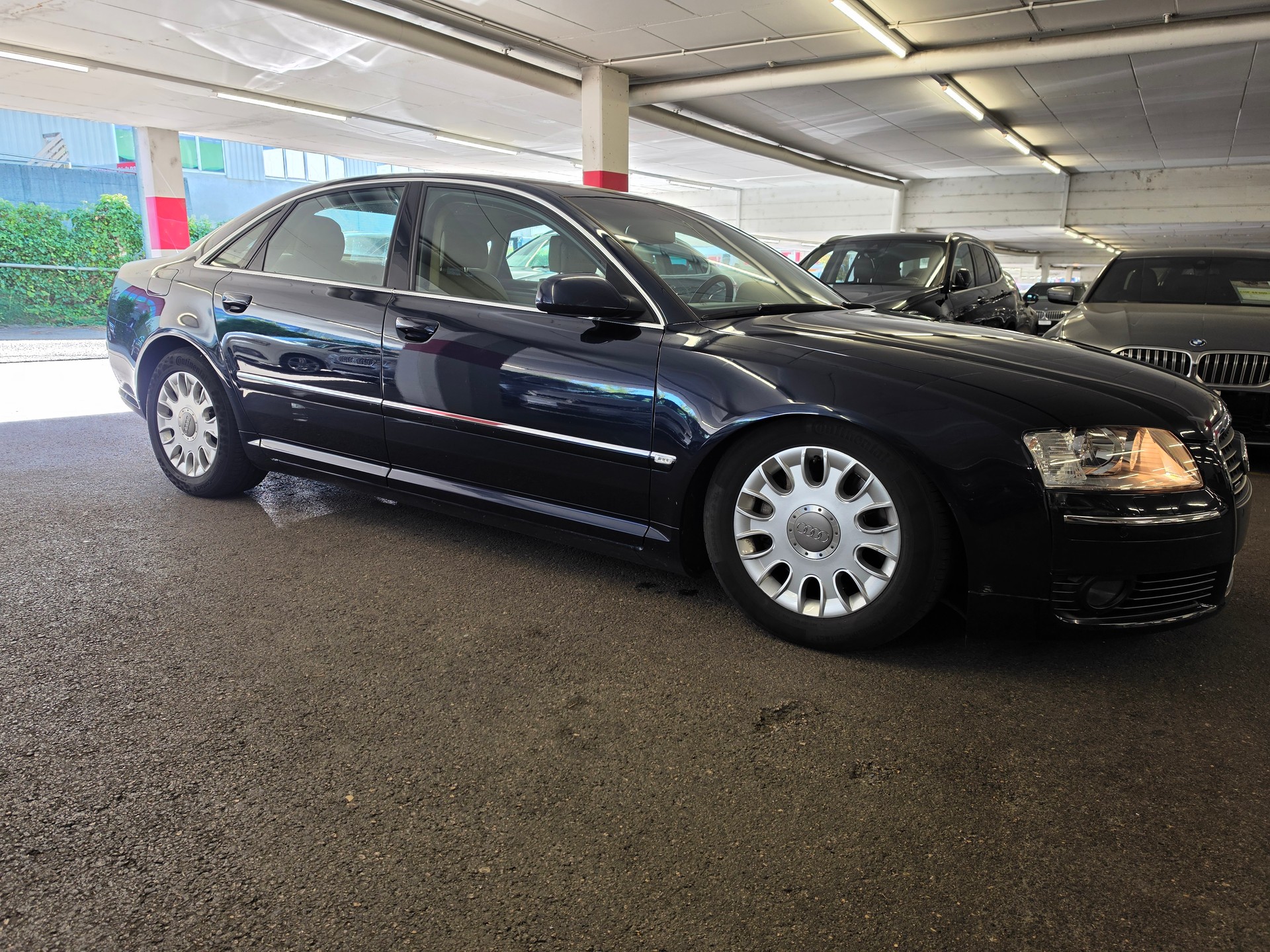 AUDI A8 4.2 quattro tiptronic-image-1