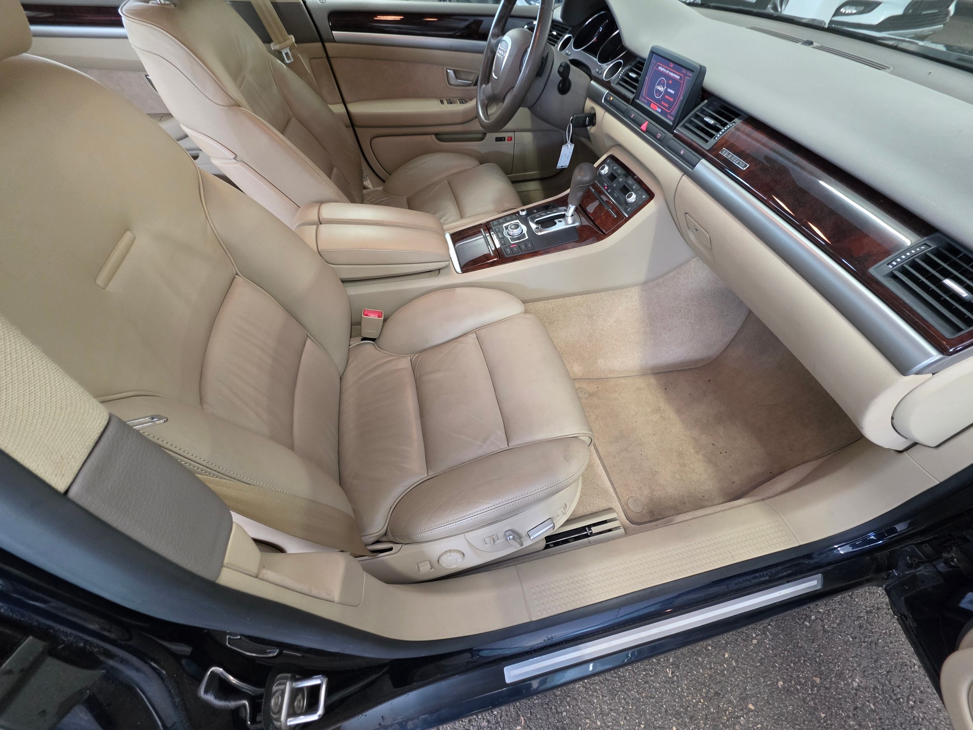 AUDI A8 4.2 quattro tiptronic-image-7