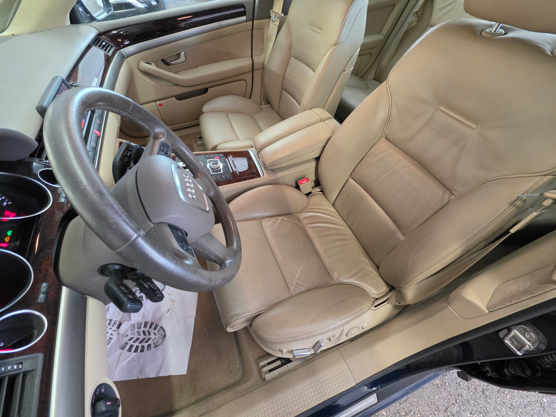 AUDI A8 4.2 quattro tiptronic-image-14