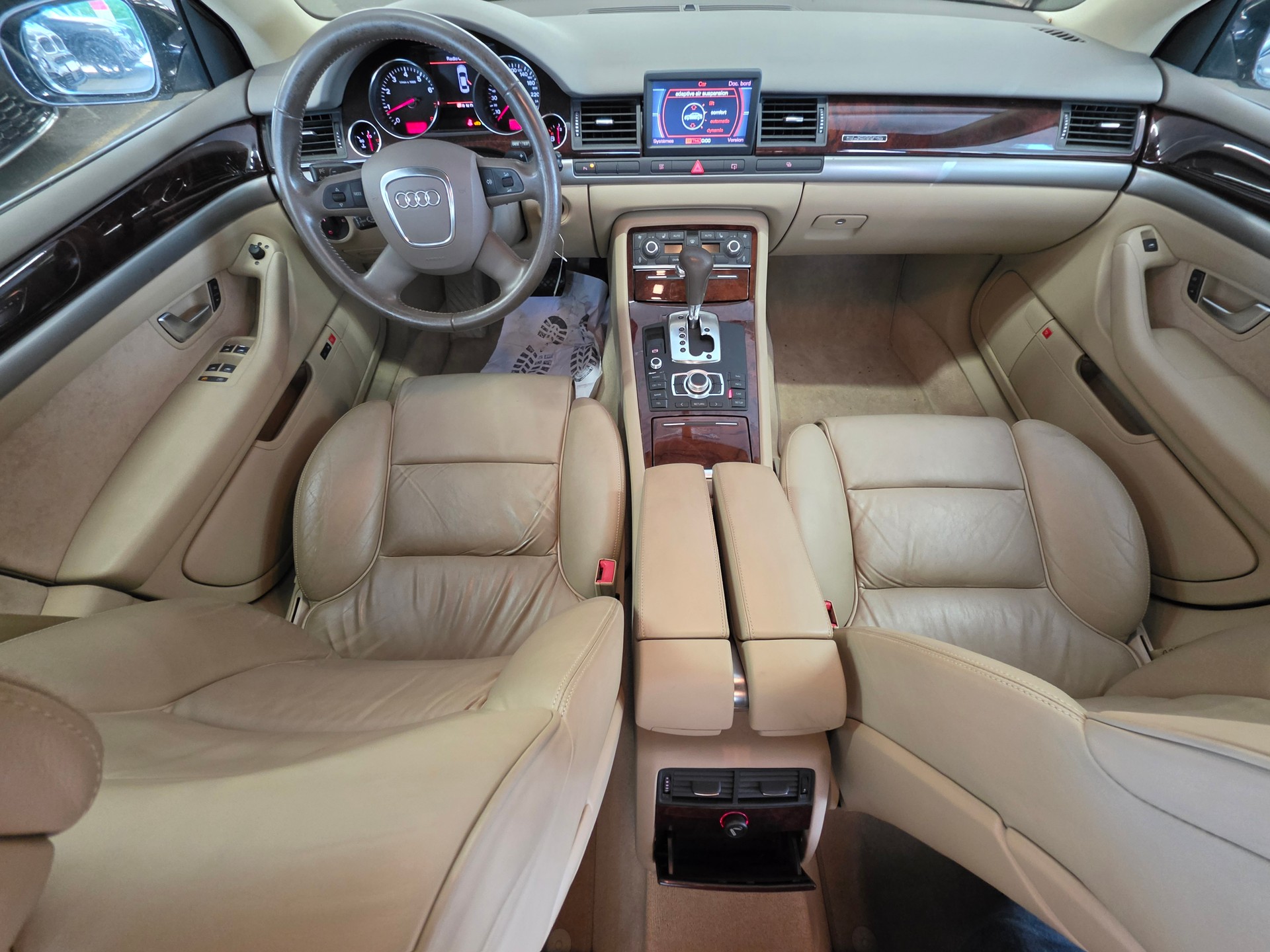 AUDI A8 4.2 quattro tiptronic-image-9