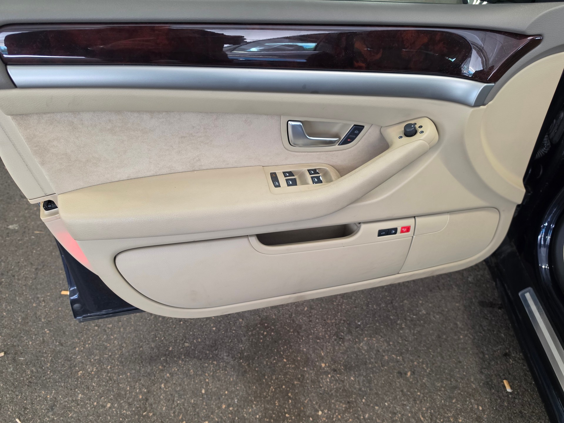 AUDI A8 4.2 quattro tiptronic-image-13