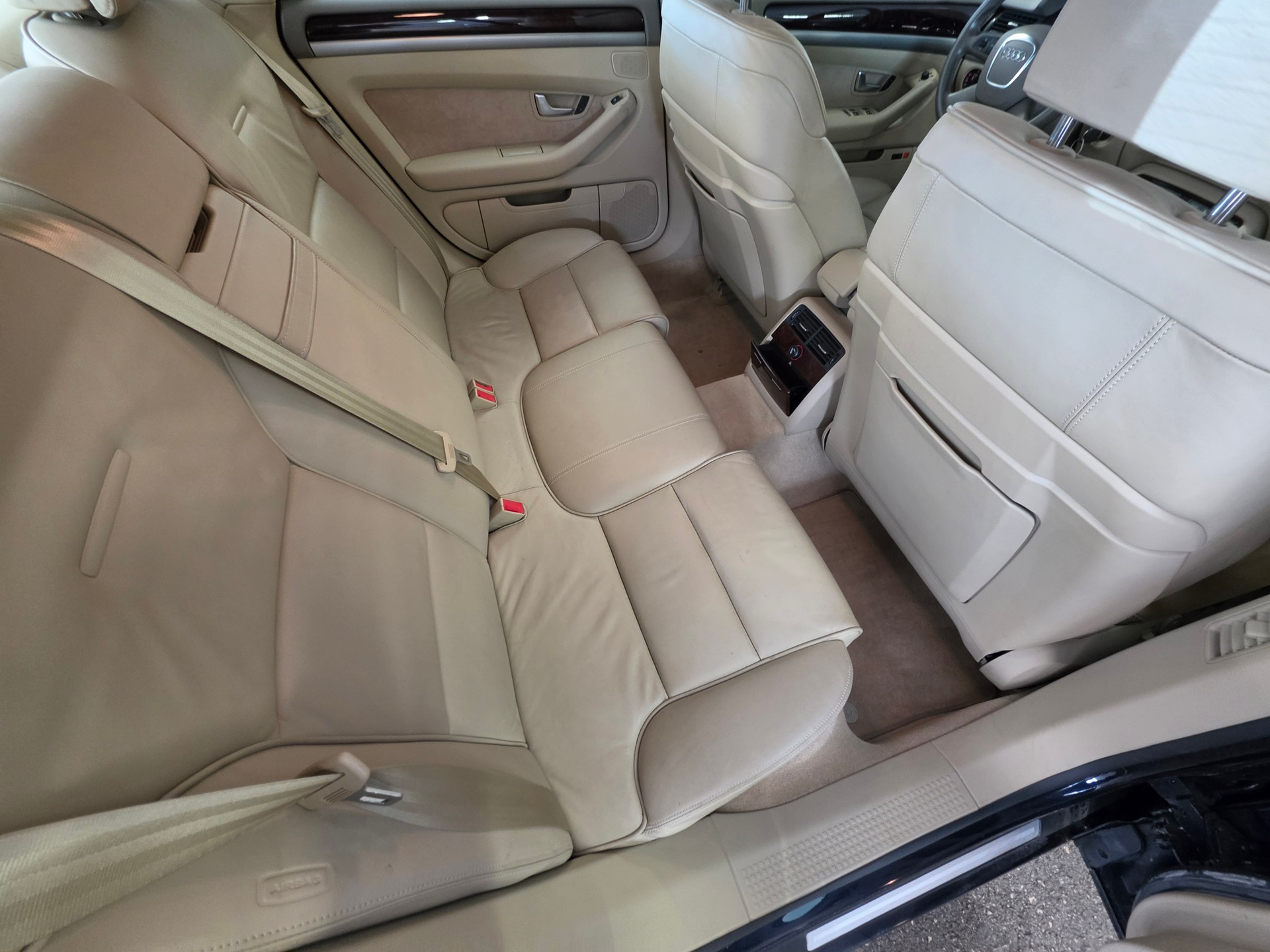 AUDI A8 4.2 quattro tiptronic-image-8