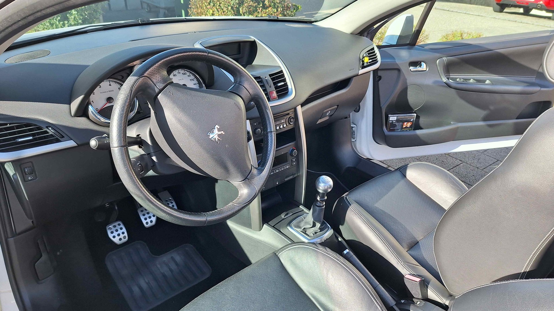 PEUGEOT 1.6 16V 156 Tbo Swiss Edition-image-2