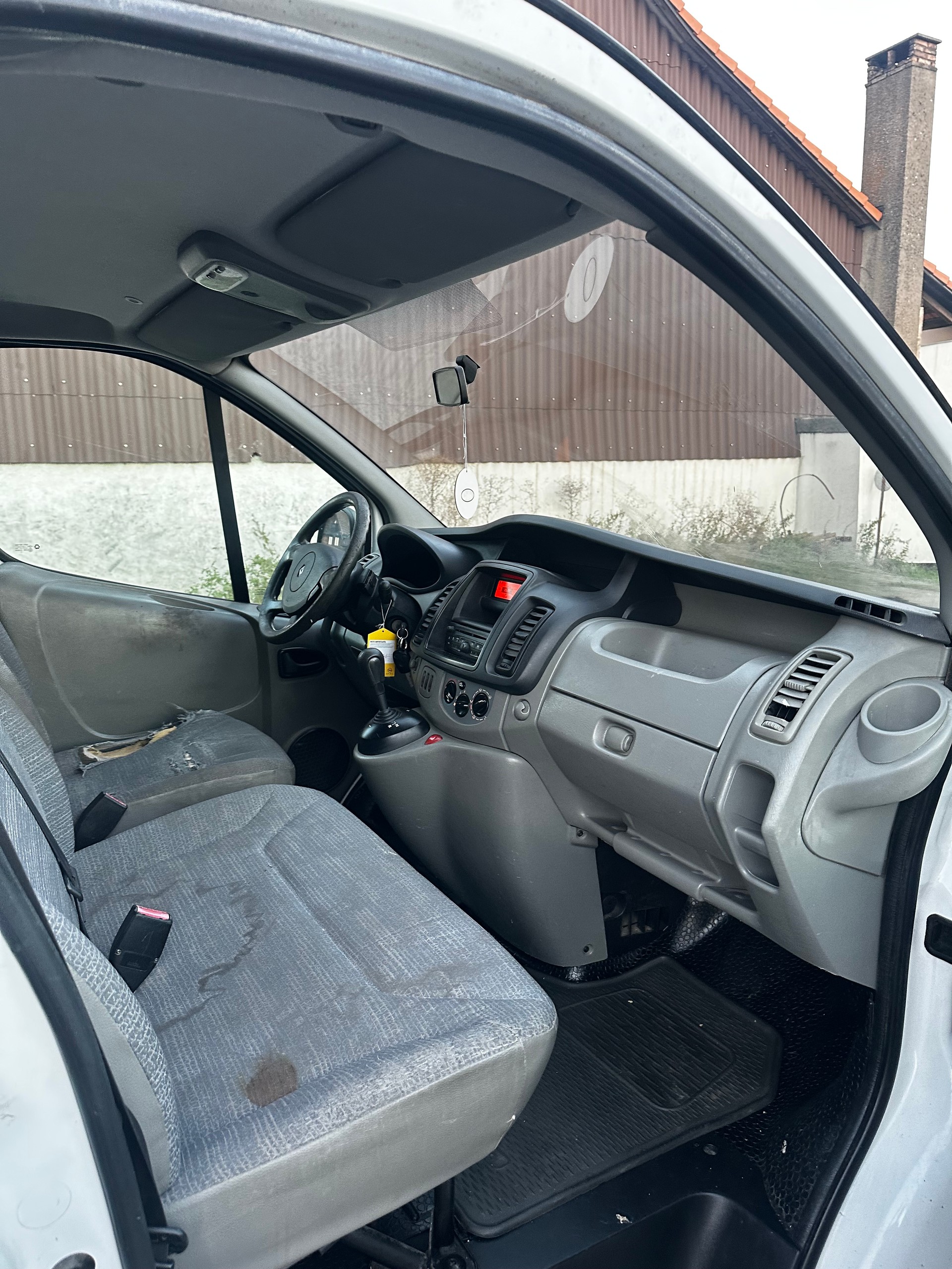 RENAULT Trafic 2.0 dCi 115 A 2.9t L1H1-image-5