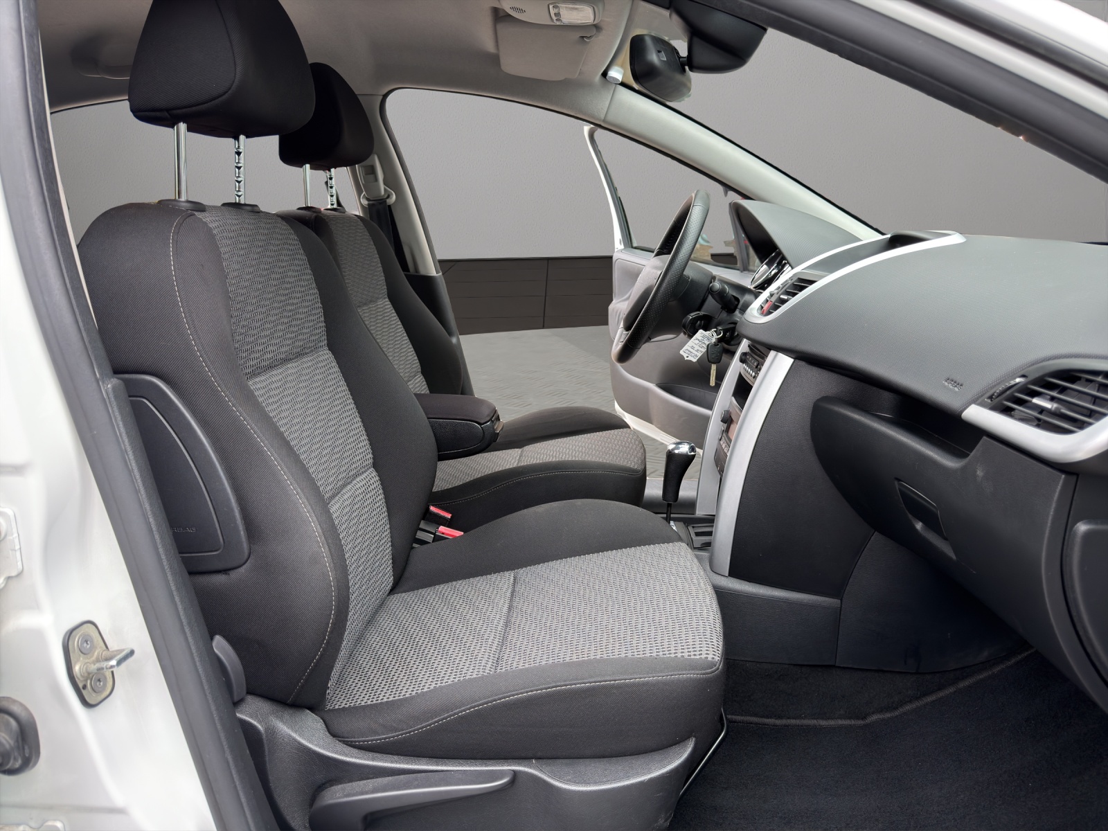 PEUGEOT 207 1.6 16V Sport Automatic-image-16