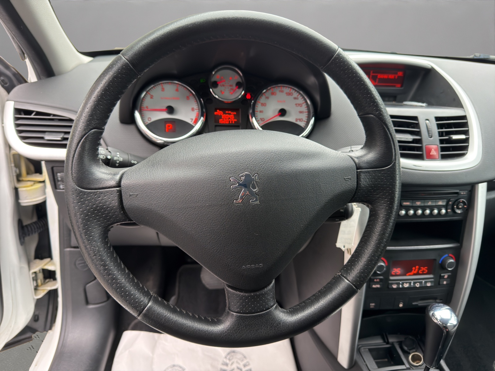PEUGEOT 207 1.6 16V Sport Automatic-image-9