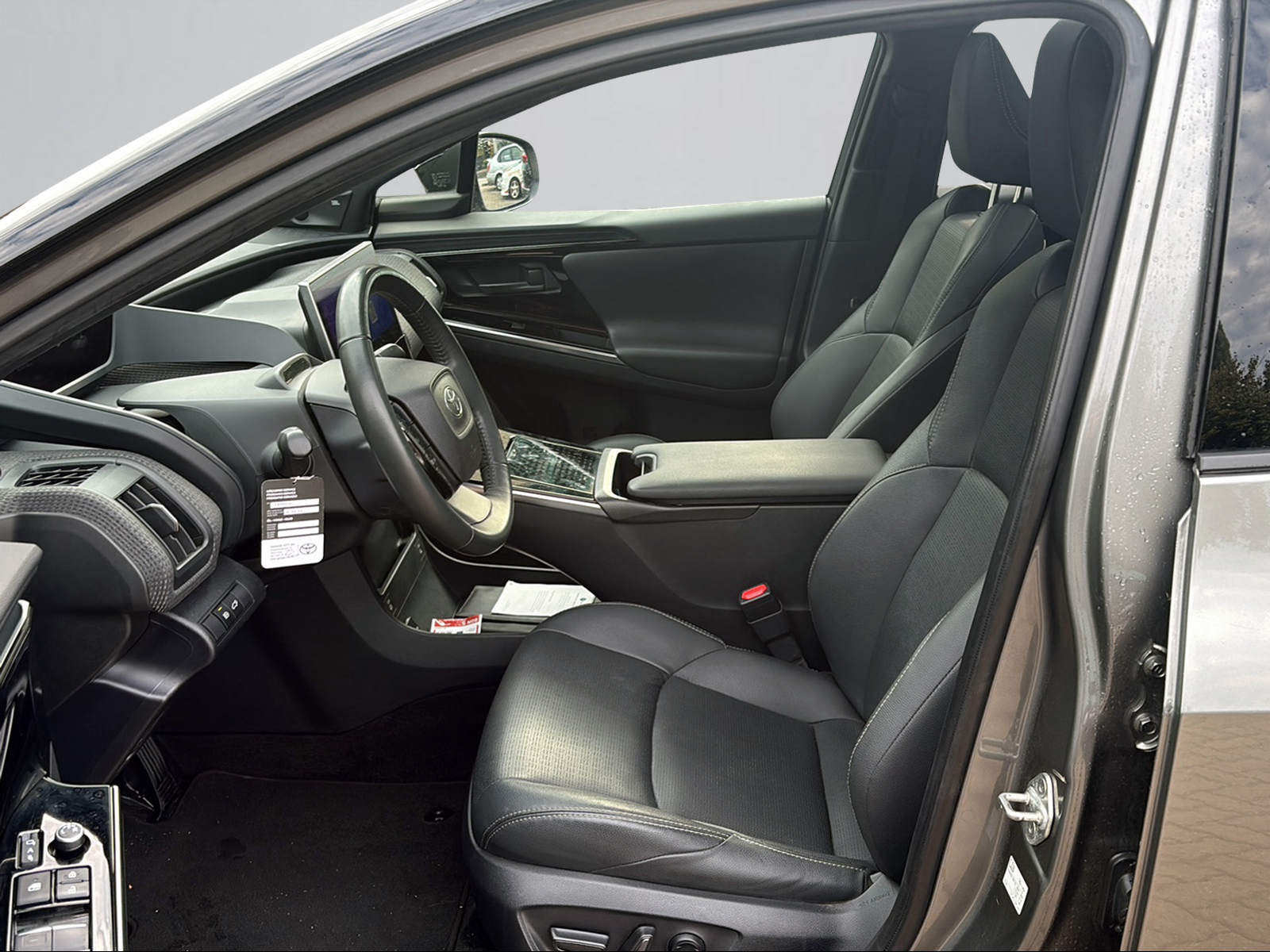TOYOTA bZ4X Premium 71,4 kWh 4WD-image-4