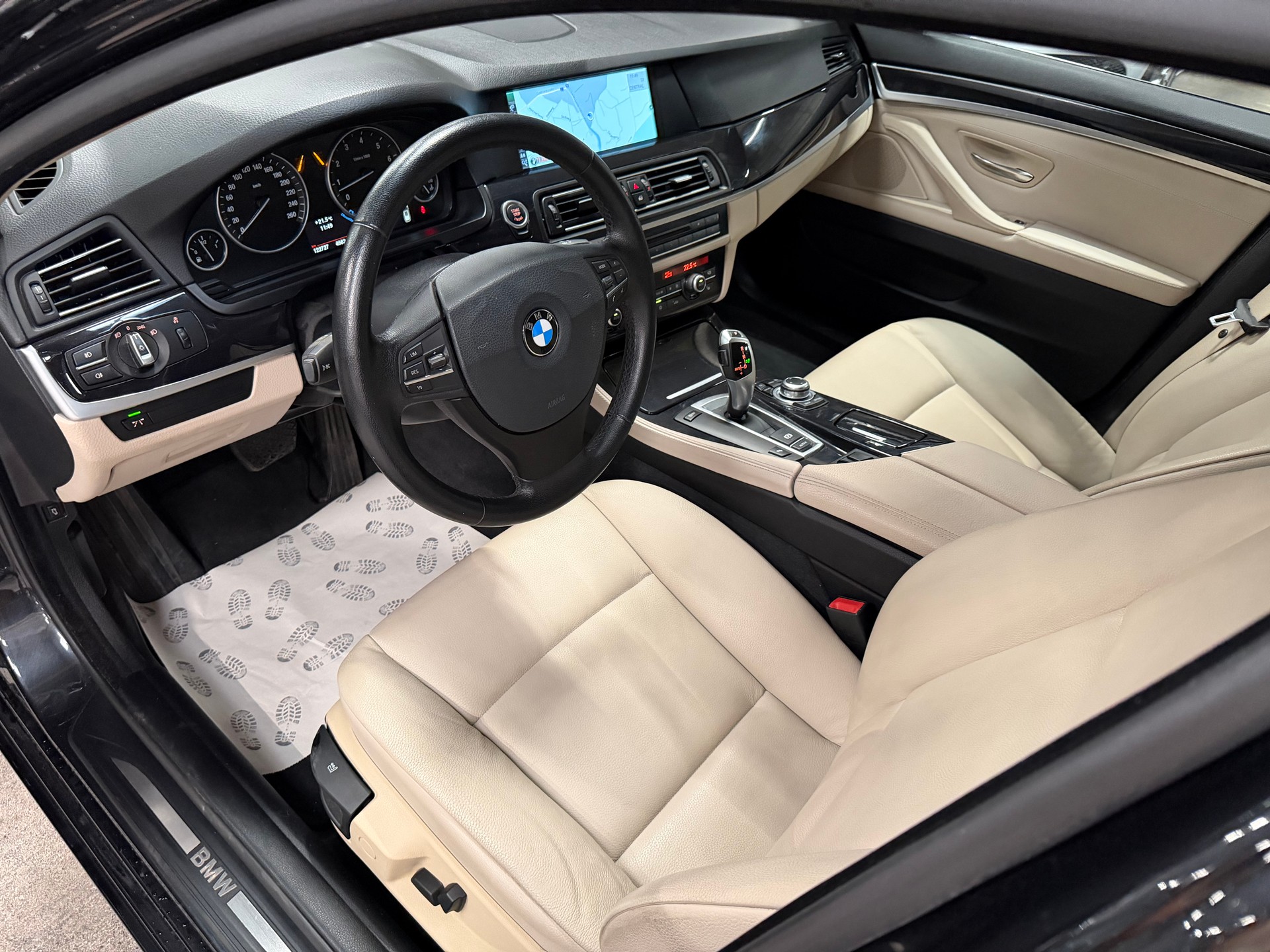 BMW 523i Touring Steptronic-image-10