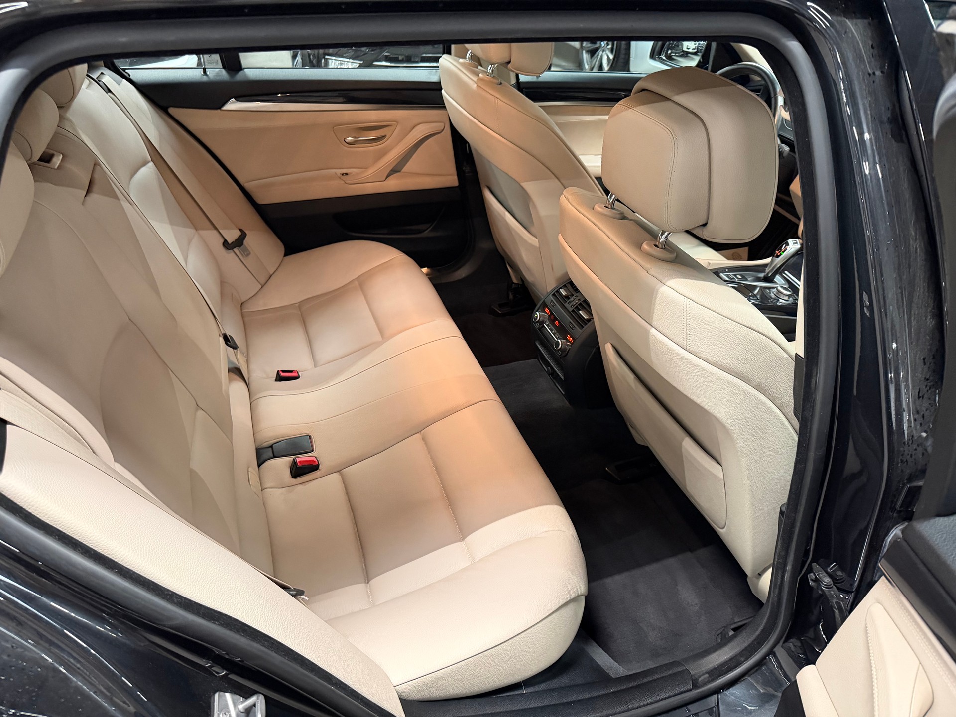 BMW 523i Touring Steptronic-image-14