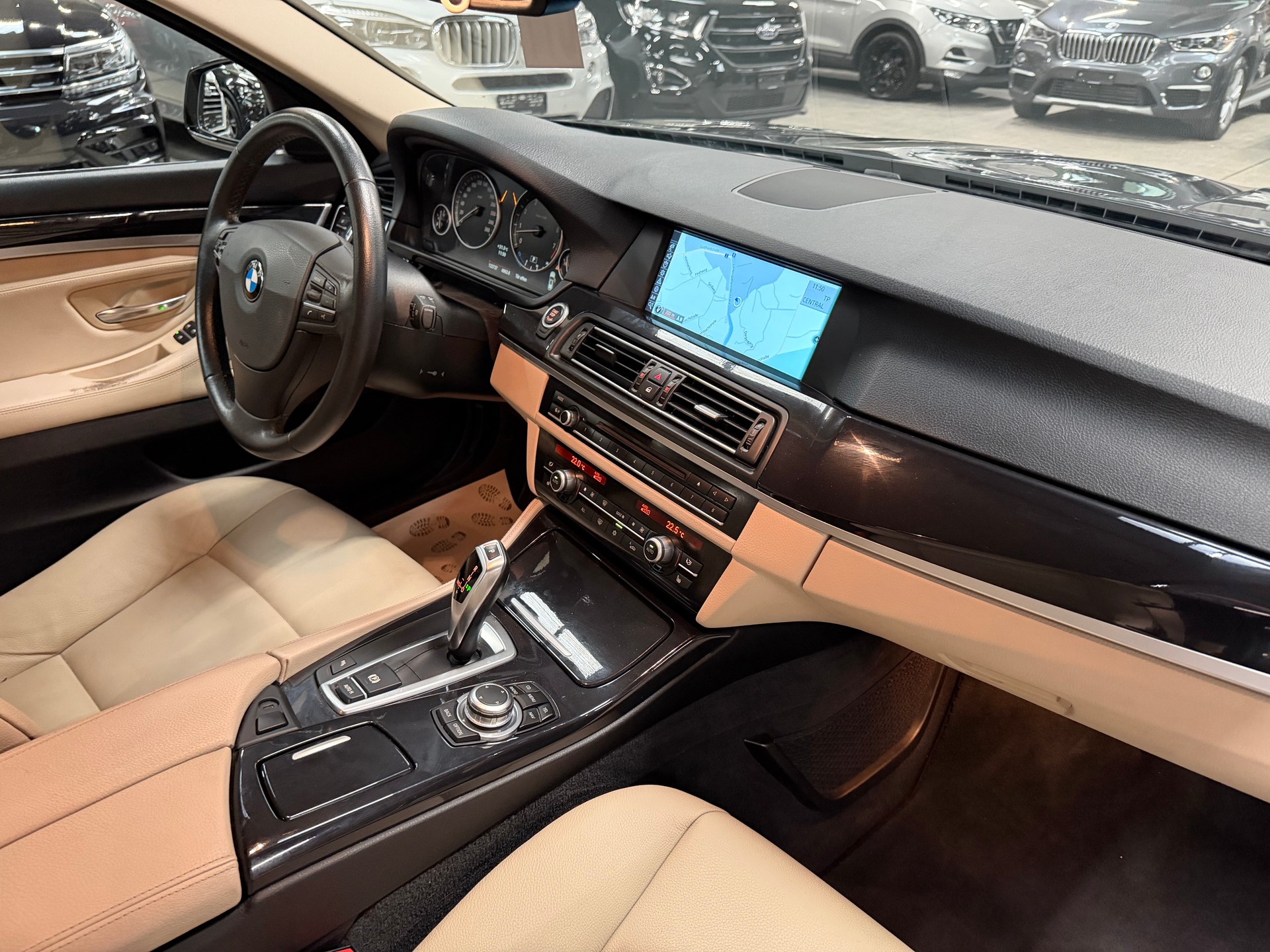 BMW 523i Touring Steptronic-image-13