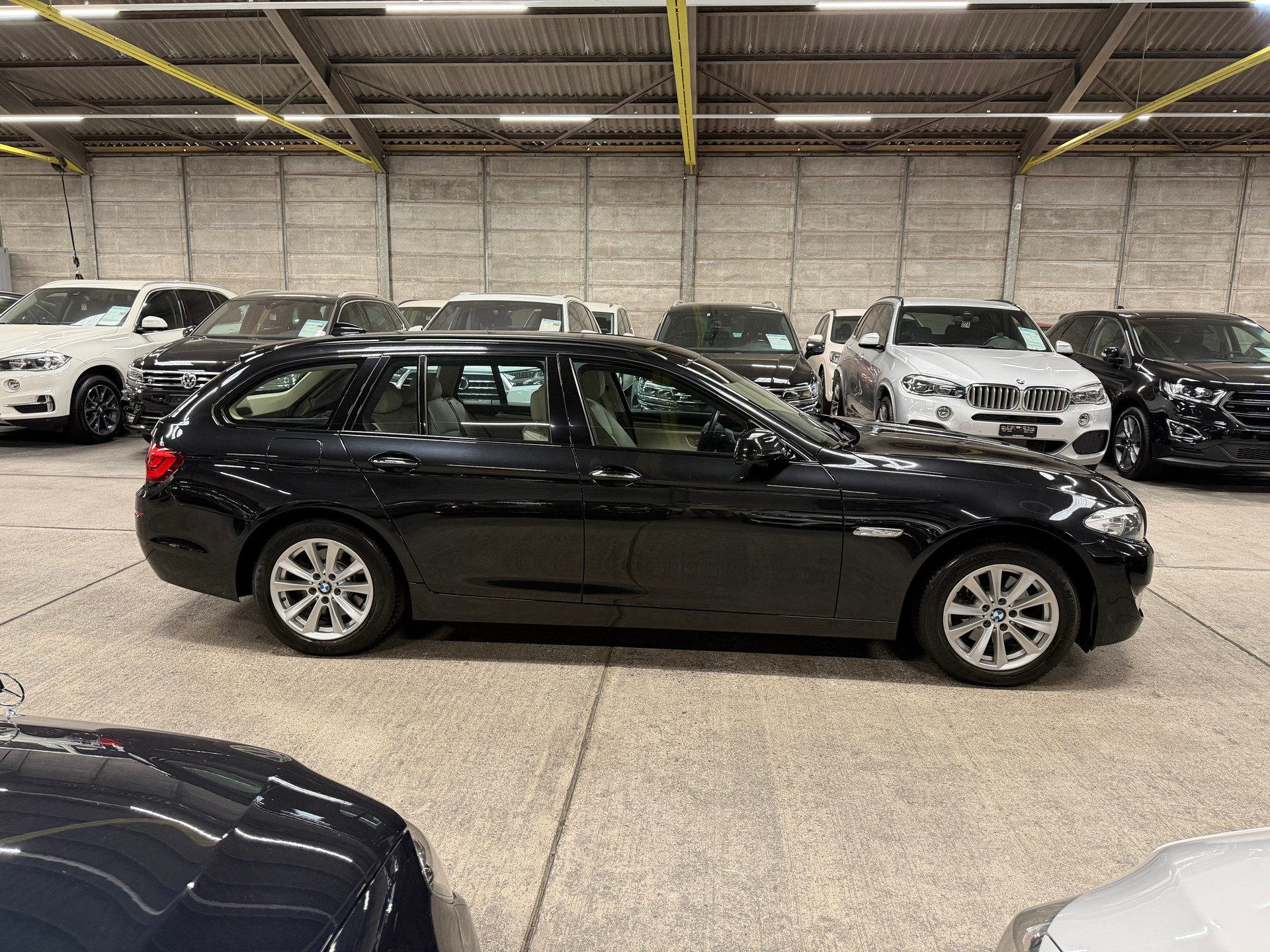 BMW 523i Touring Steptronic-image-2