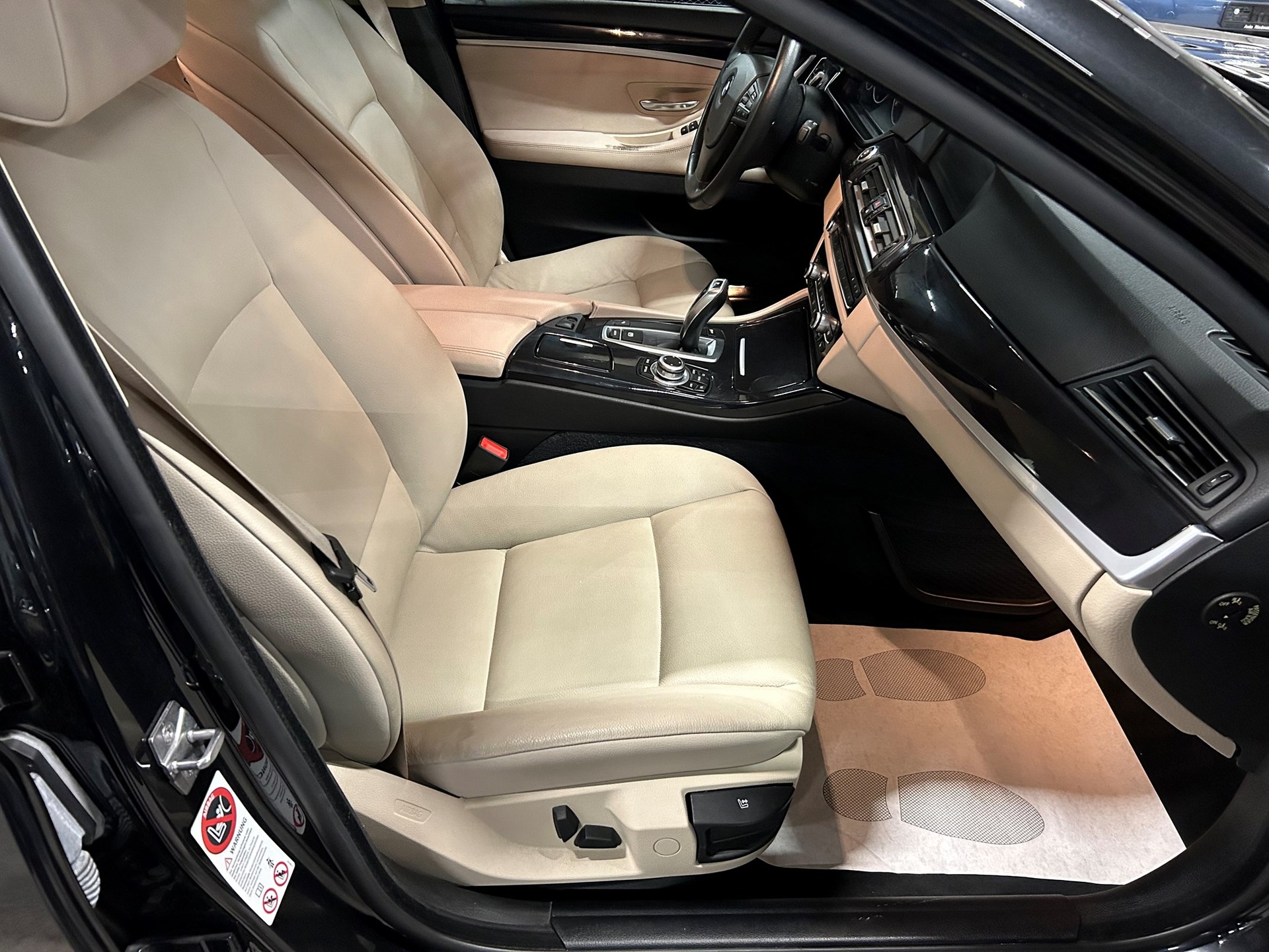 BMW 523i Touring Steptronic-image-15