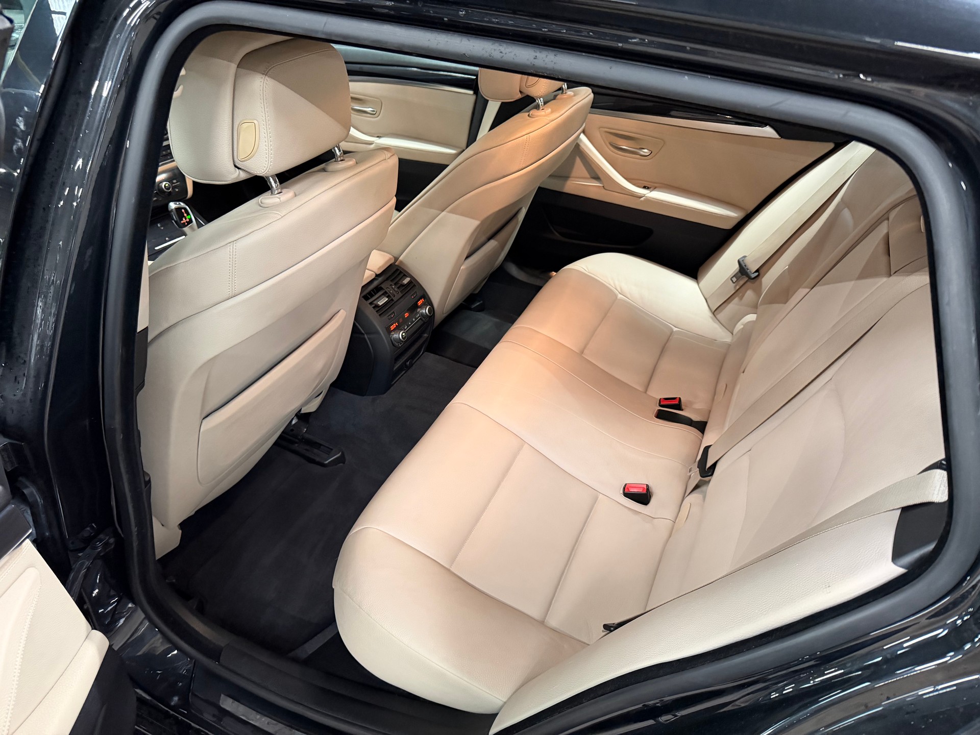 BMW 523i Touring Steptronic-image-11