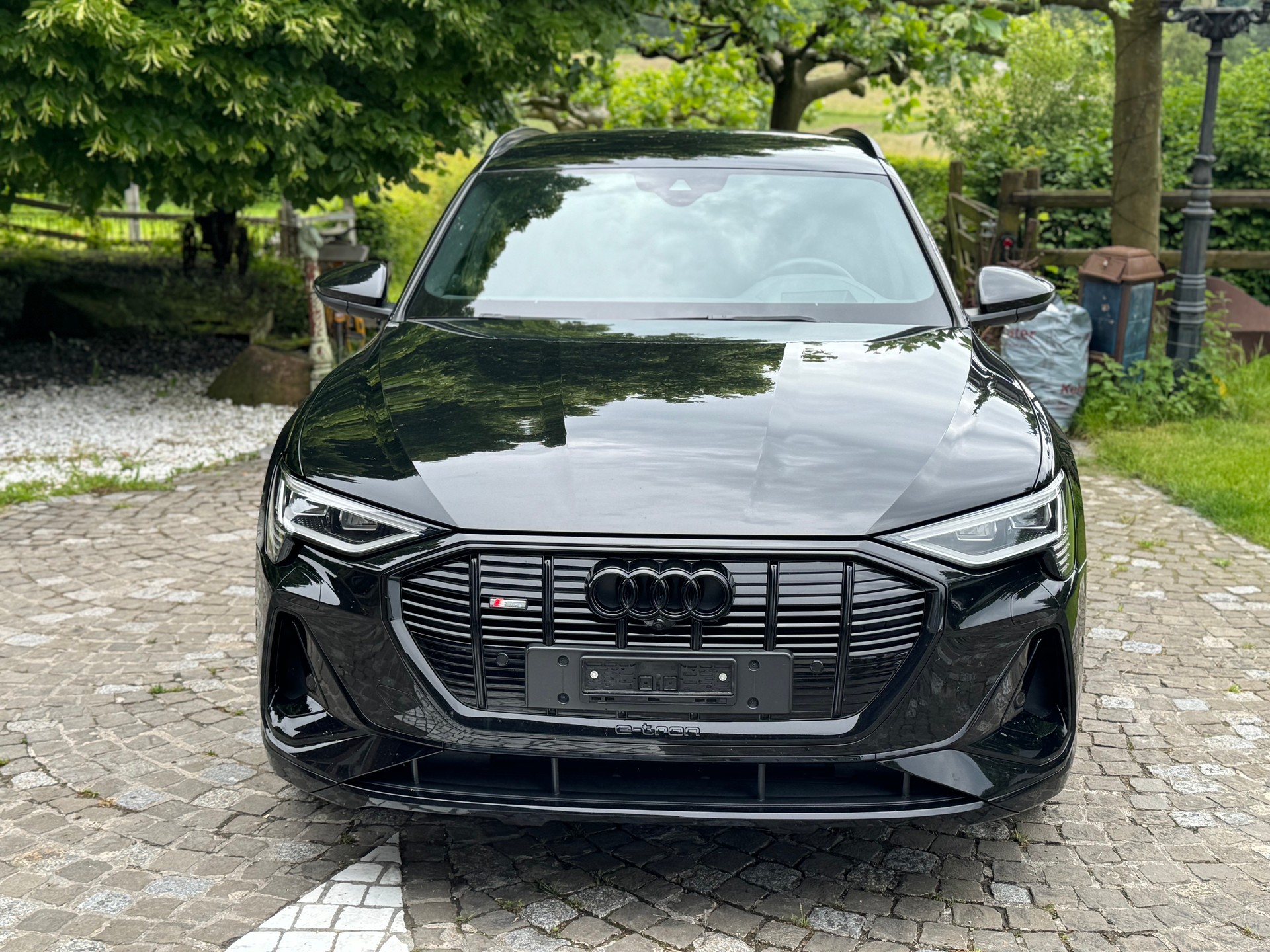AUDI e-tron 55 S Line Black Edition quattro-image-4