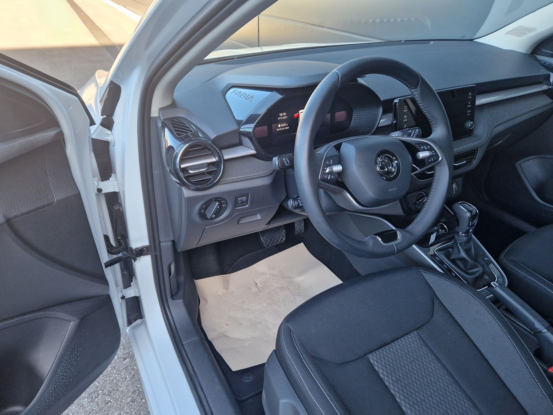 SKODA Fabia 1.0 TSI Selection DSG-image-7