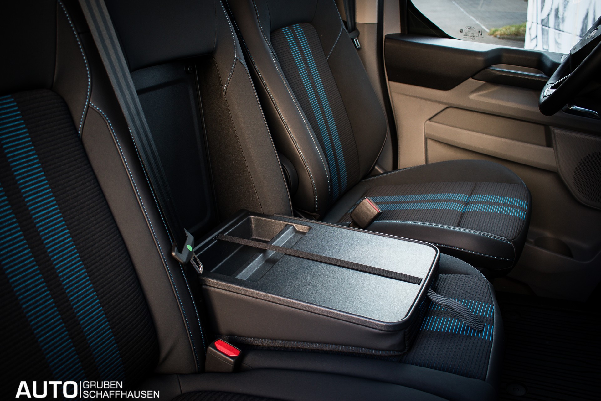 FORD Transit Custom Van 320 L1H1 Sport Automat 4x4-image-12