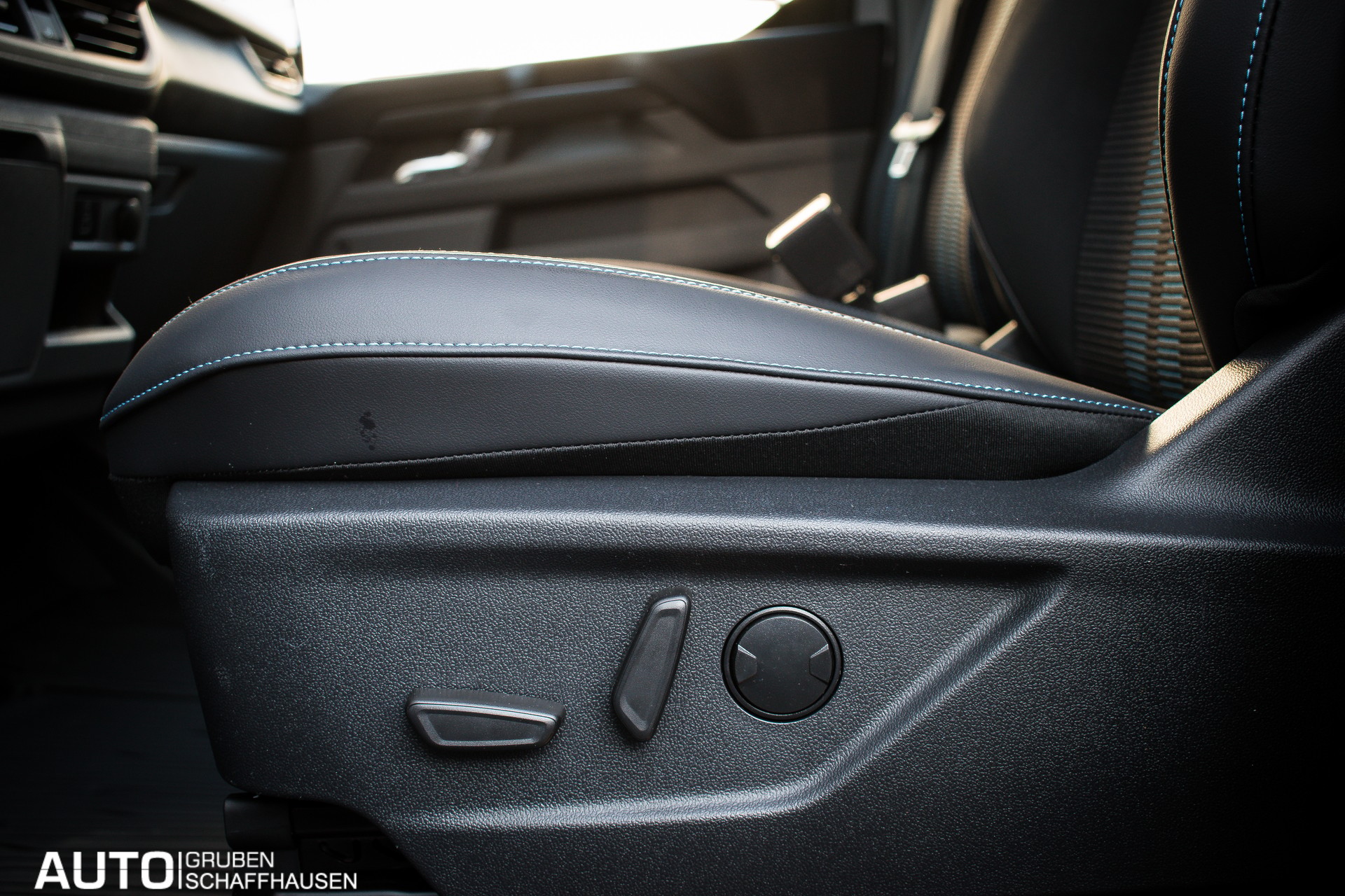 FORD Transit Custom Van 320 L1H1 Sport Automat 4x4-image-18