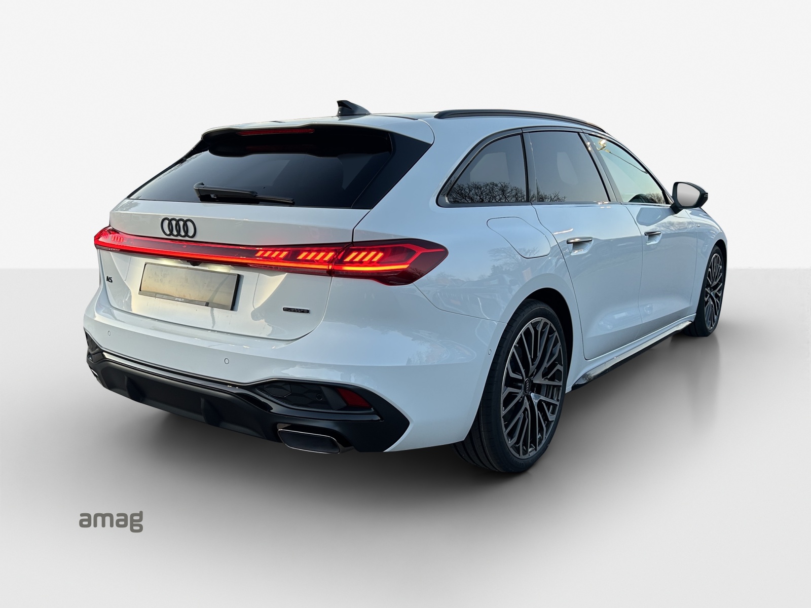 AUDI A5 Avant TFSI quattro 150 kW S tronic-image-4