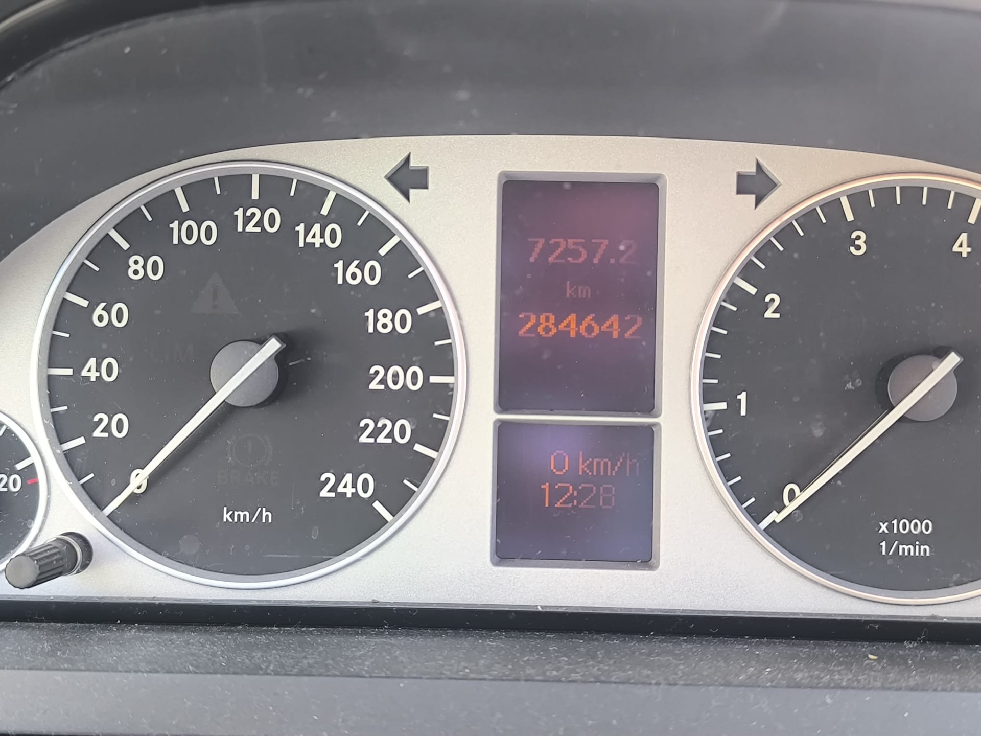 MERCEDES-BENZ B 200-image-6