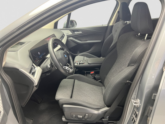 BMW 218i Active Tourer-image-8
