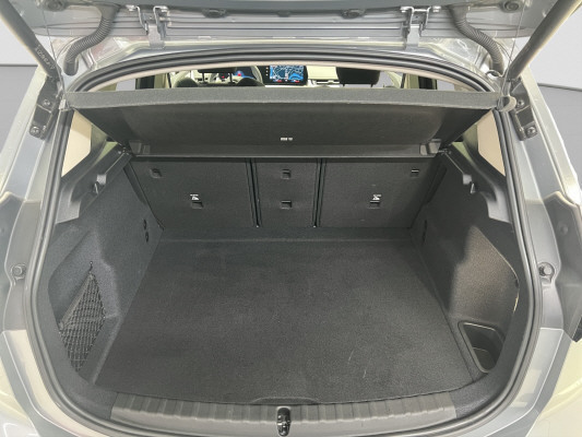 BMW 218i Active Tourer-image-13