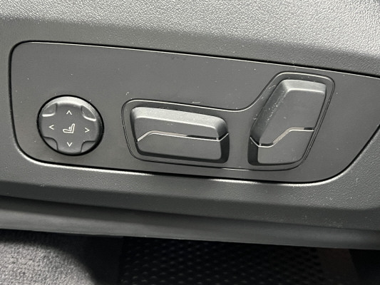 BMW 218i Active Tourer-image-12