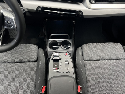 BMW 218i Active Tourer-image-11