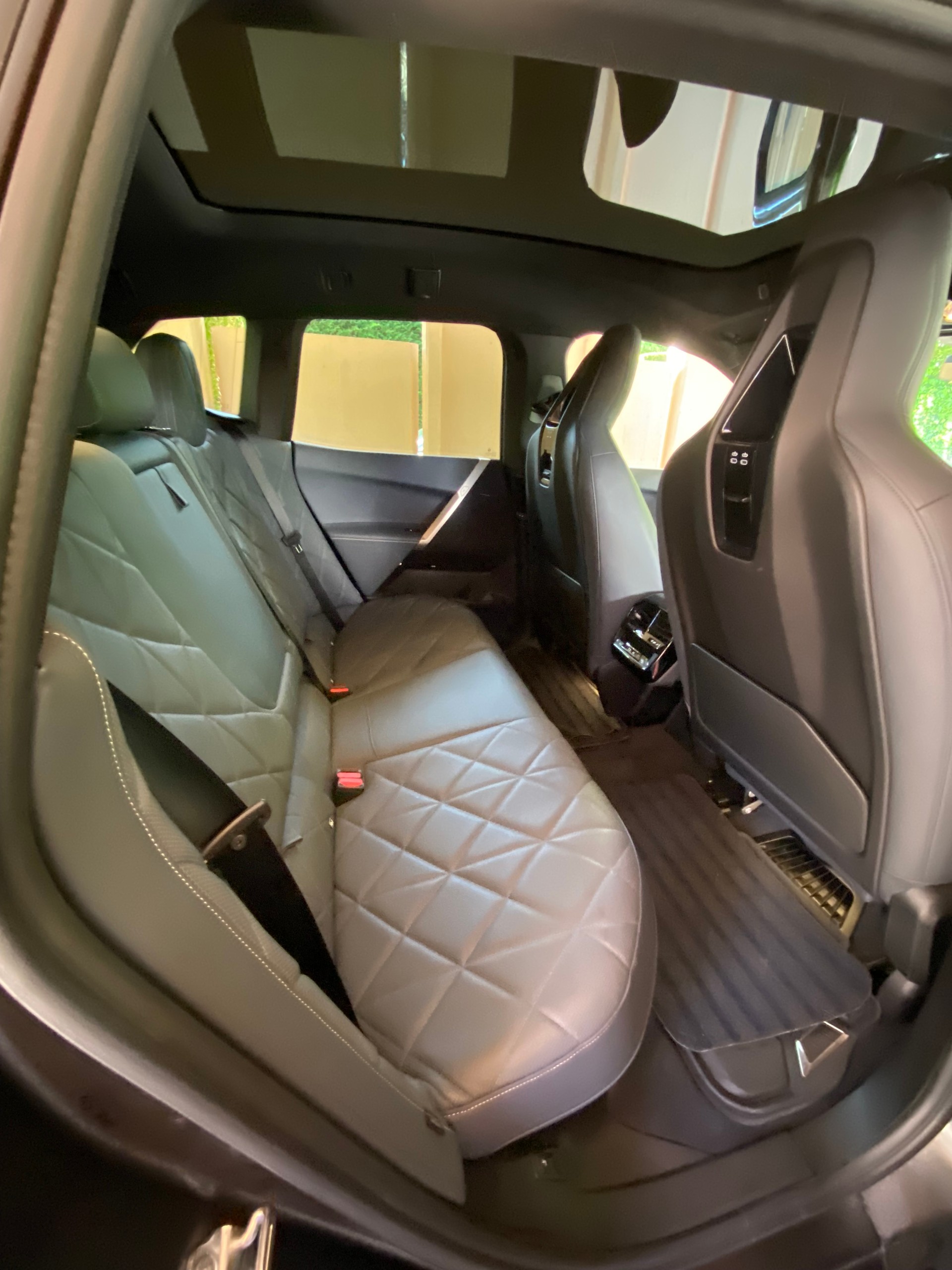 BMW iX xDrive40-image-2