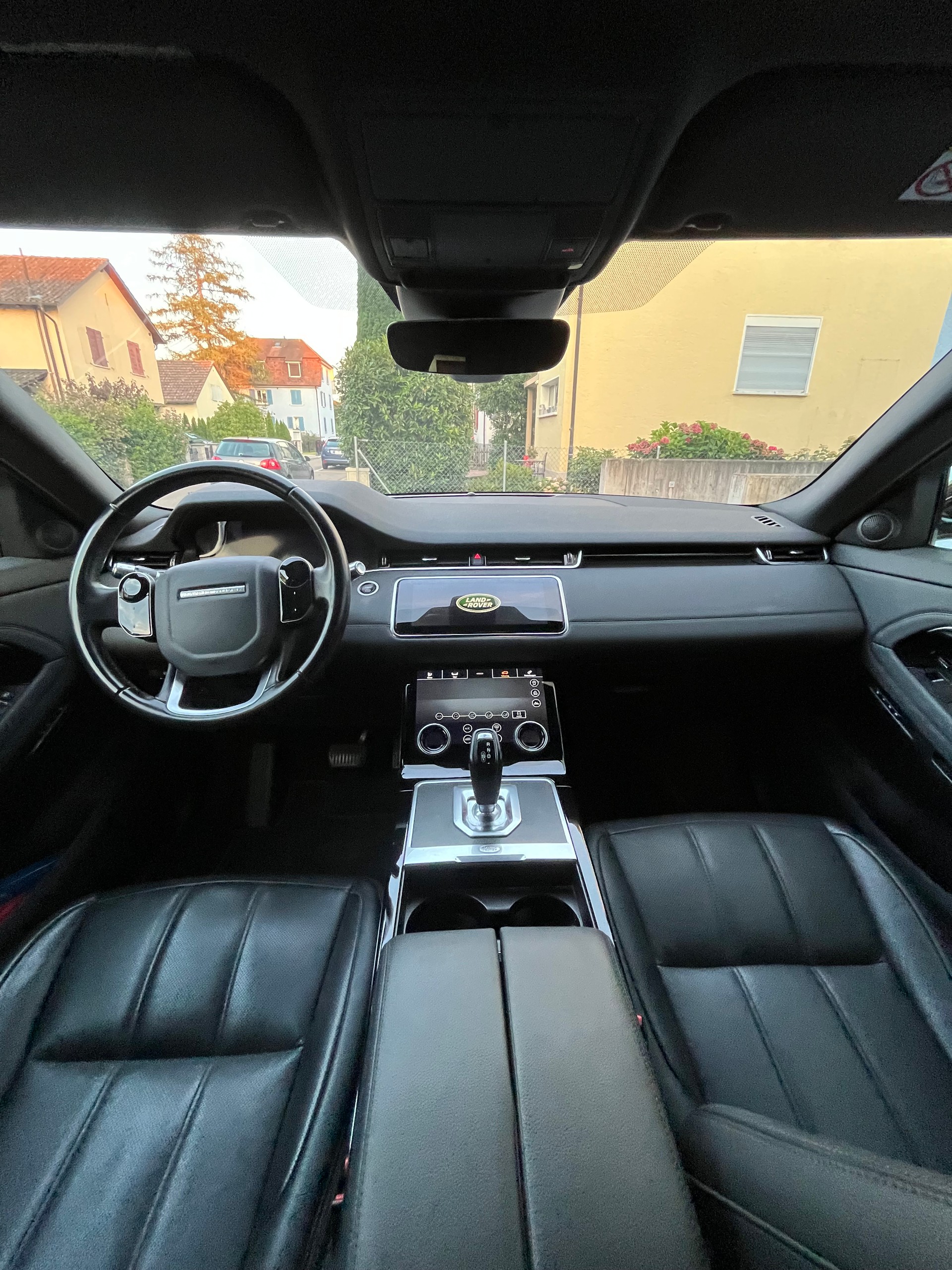 LAND ROVER Range Rover Evoque P 200 MHEV HSE AT9 ALL BLACK EDITION - 8-fach bereift-image-4
