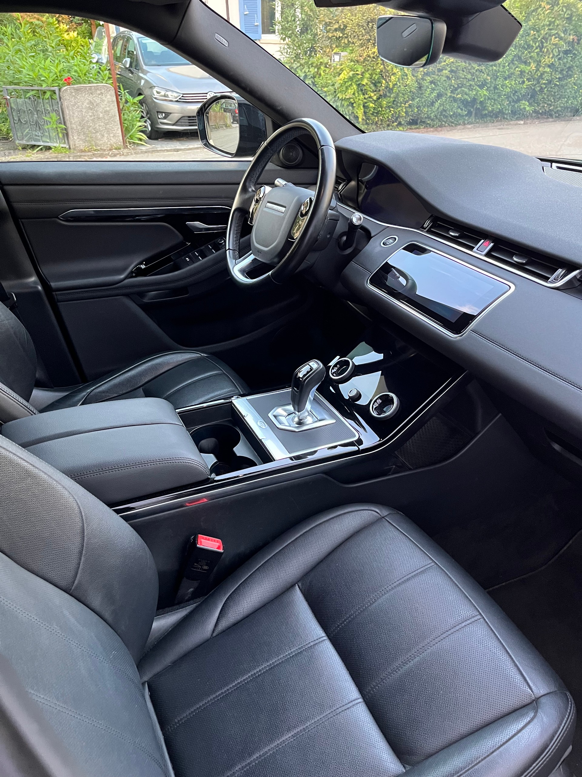 LAND ROVER Range Rover Evoque P 200 MHEV HSE AT9 ALL BLACK EDITION - 8-fach bereift-image-5