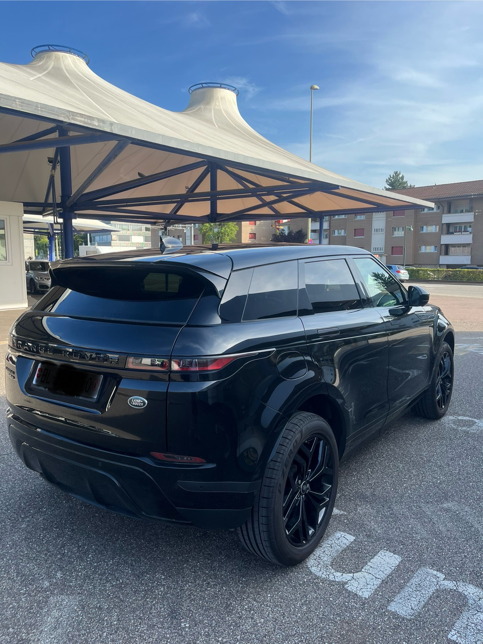 LAND ROVER Range Rover Evoque P 200 MHEV HSE AT9 ALL BLACK EDITION - 8-fach bereift-image-2