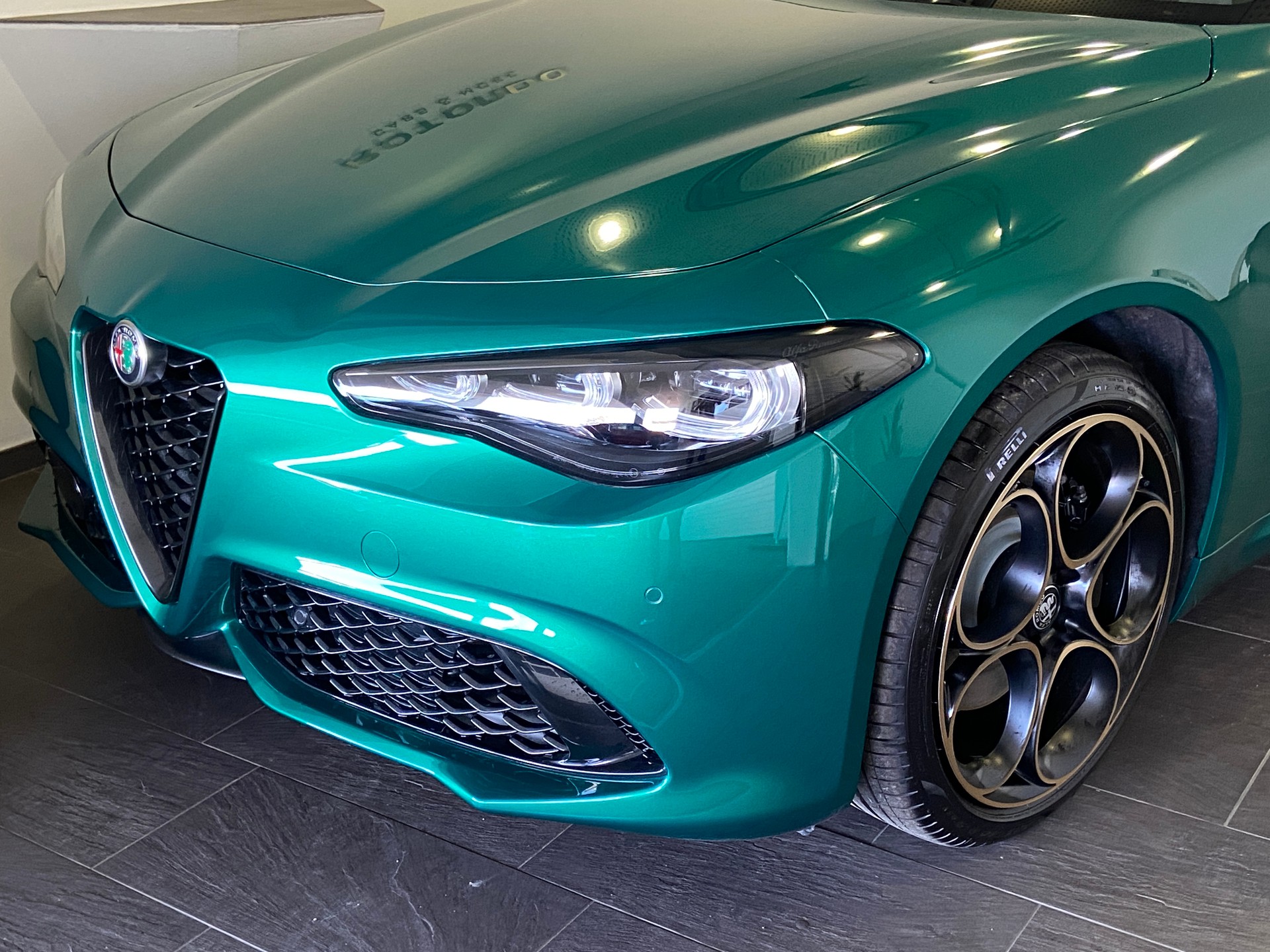 ALFA ROMEO Giulia 2.0 Intensa Sky Q4 AT8-showroom-element-2