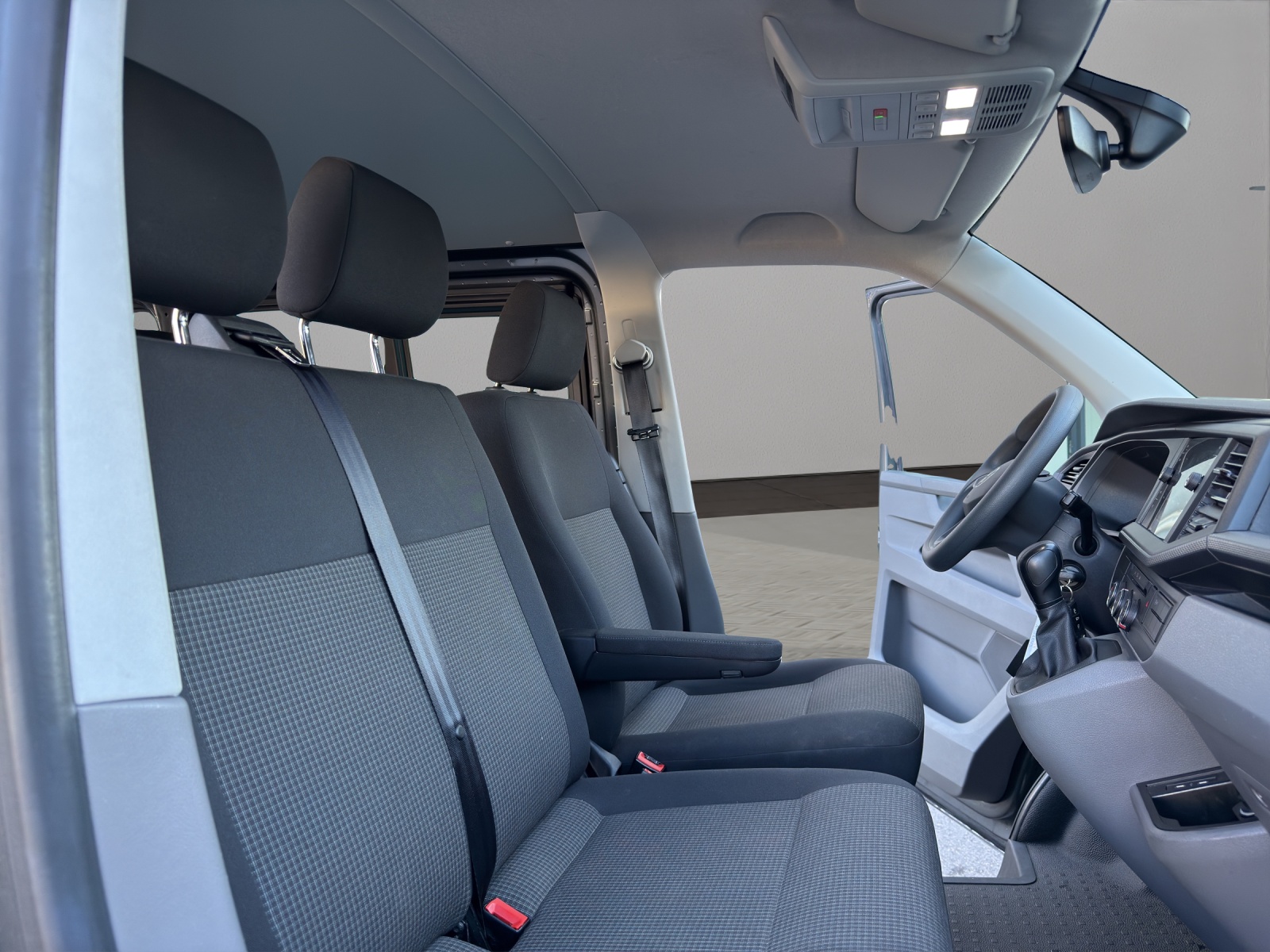 VW T6.1 2.0 TDI DSG-image-21